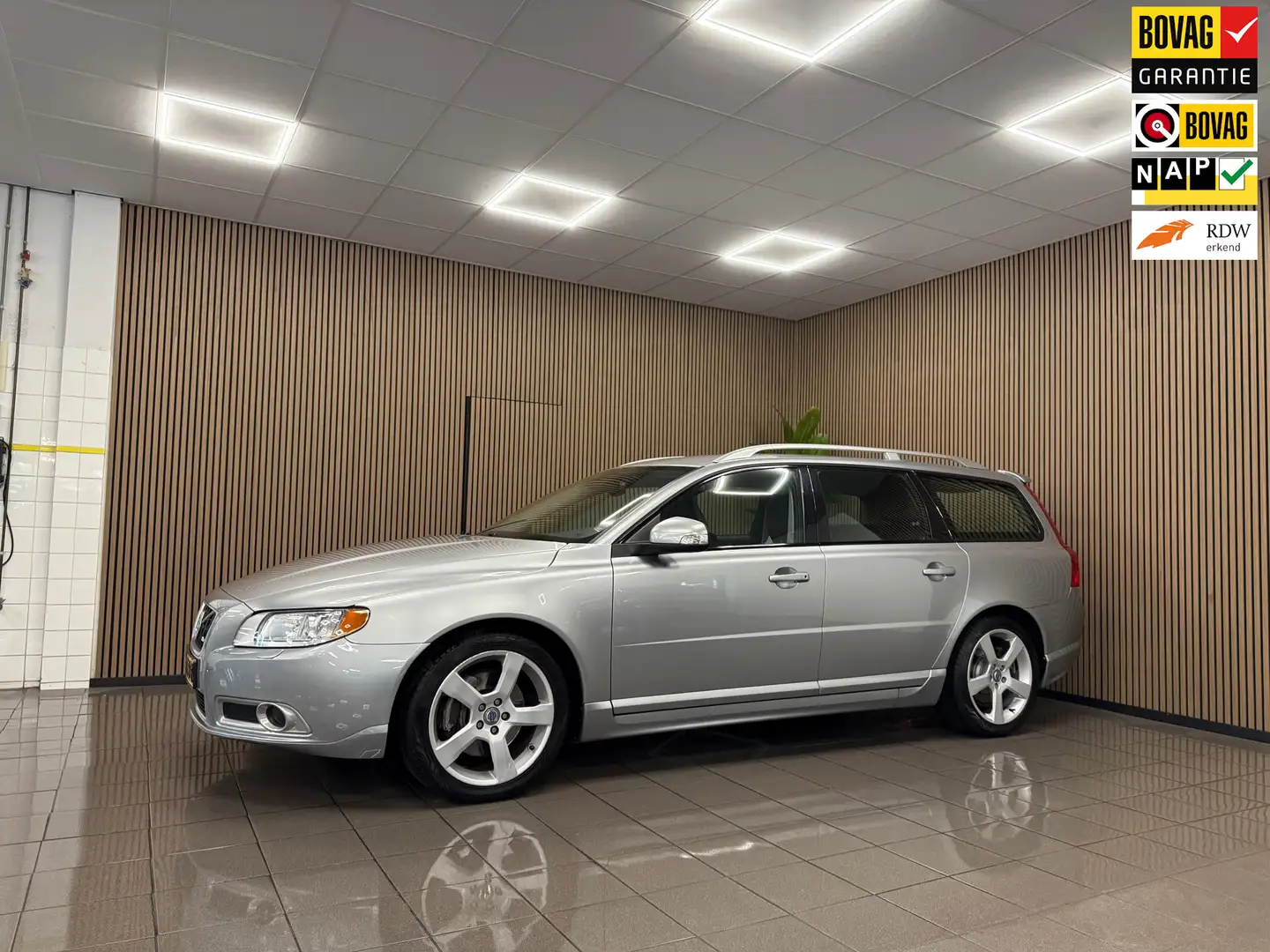 Volvo V70 2.0T R-Edition * Automaat / Navigatie / Afn.Trekha Grigio - 1
