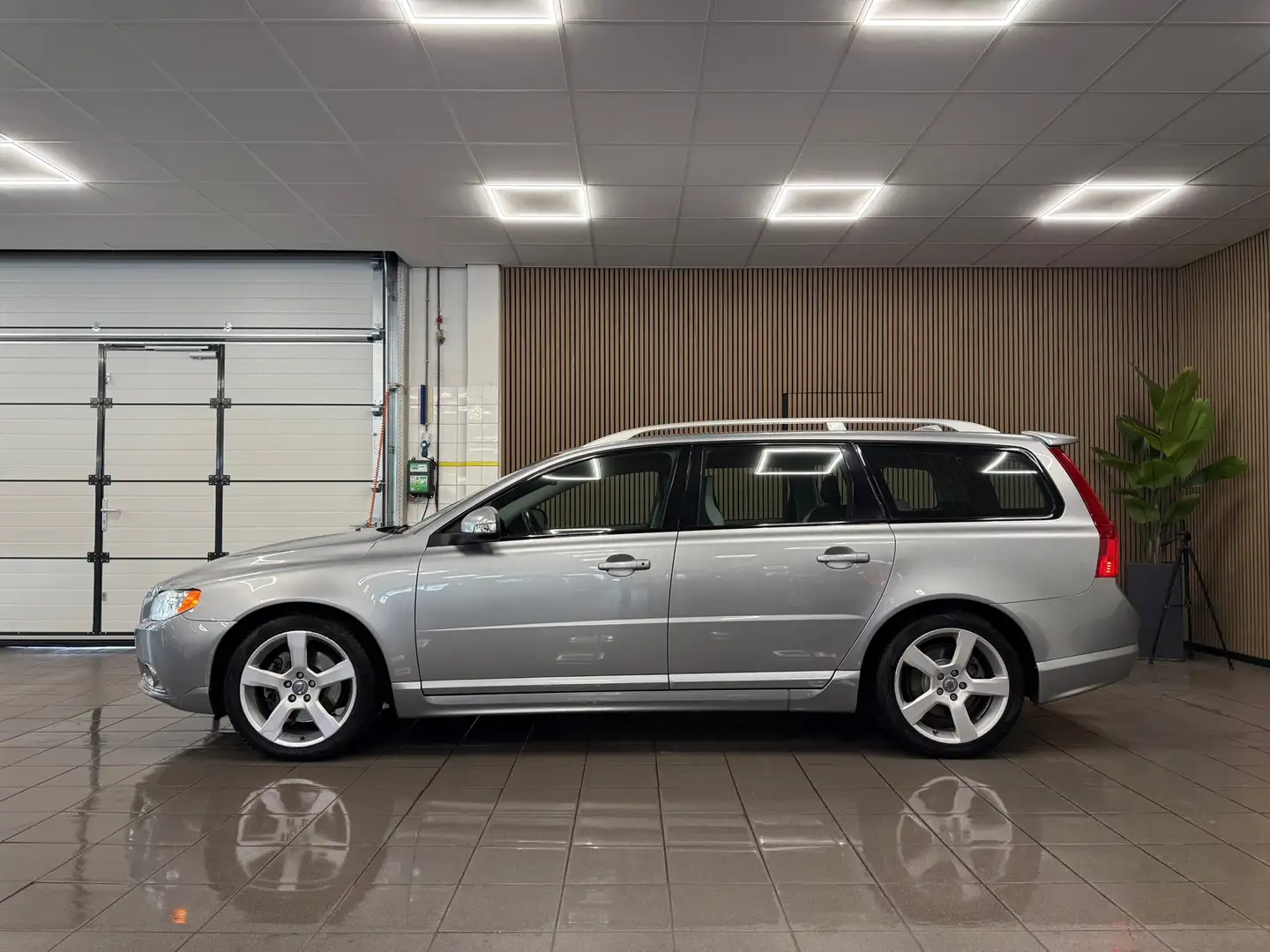 Volvo V70 2.0T R-Edition * Automaat / Navigatie / Afn.Trekha Grigio - 2