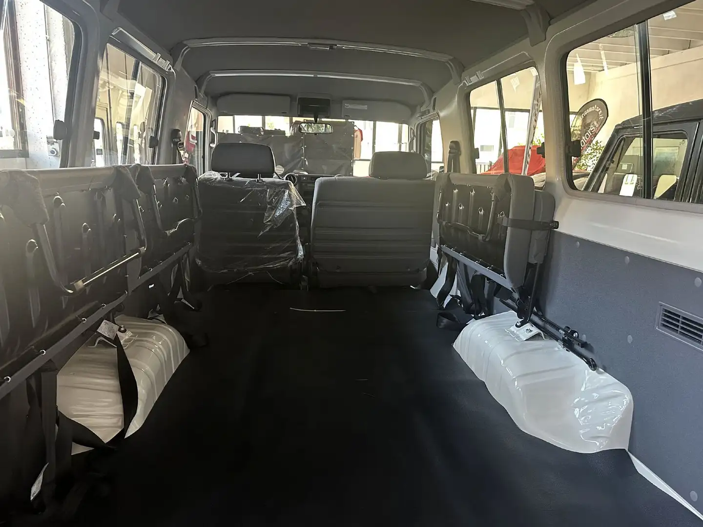 Toyota Land Cruiser GRJ 78 4.0 V6 DOPPIO SERBATOIO € 75000 ivato Beige - 2