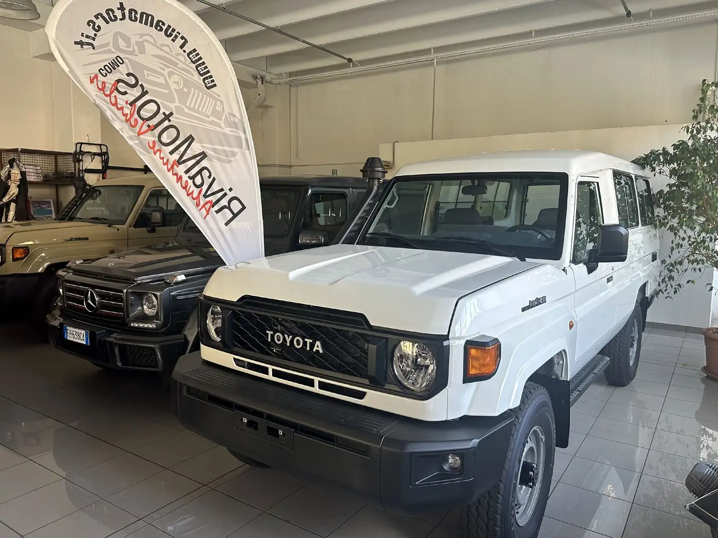 Toyota Land Cruiser GRJ 78 4.0 V6 DOPPIO SERBATOIO € 75000 ivato Bej - 1