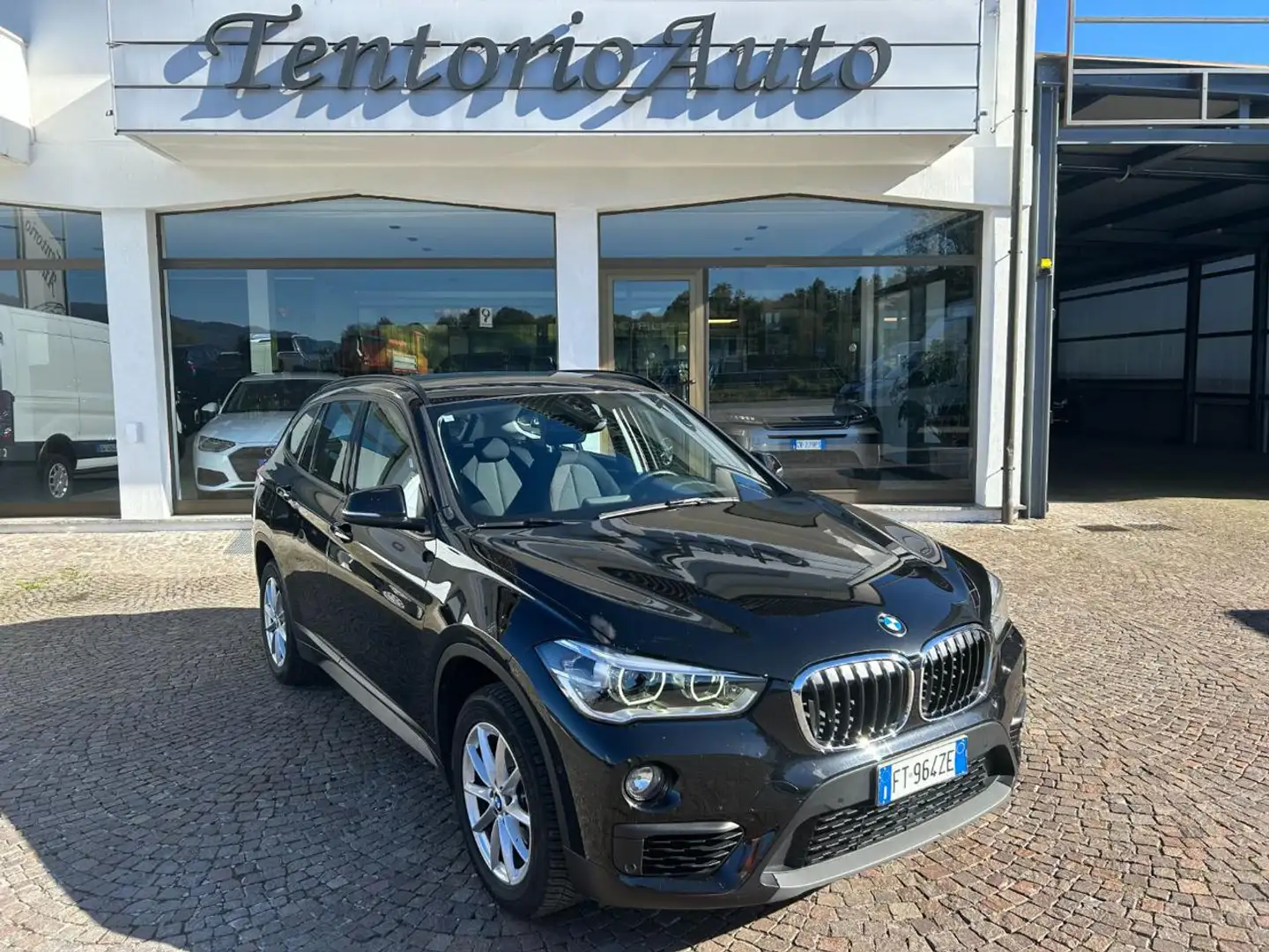 BMW X1 sDrive18d Advantage Noir - 1