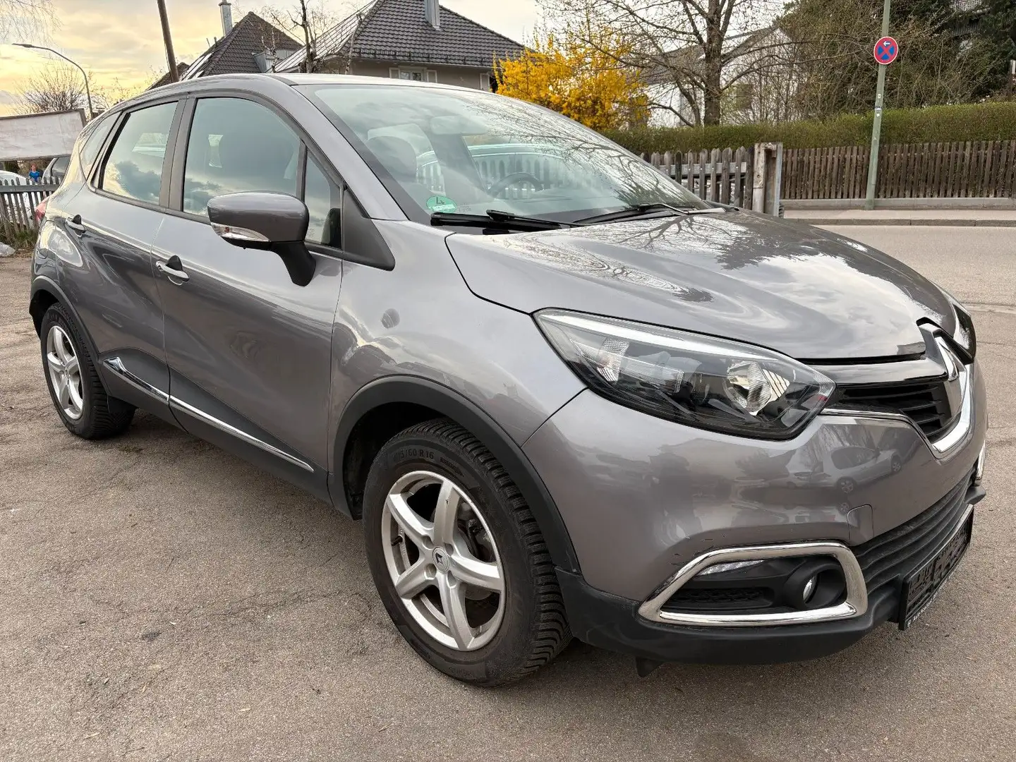 Renault Captur ENERGY TCe 90 eco2 Dynamique *36300 KM* Gris - 1