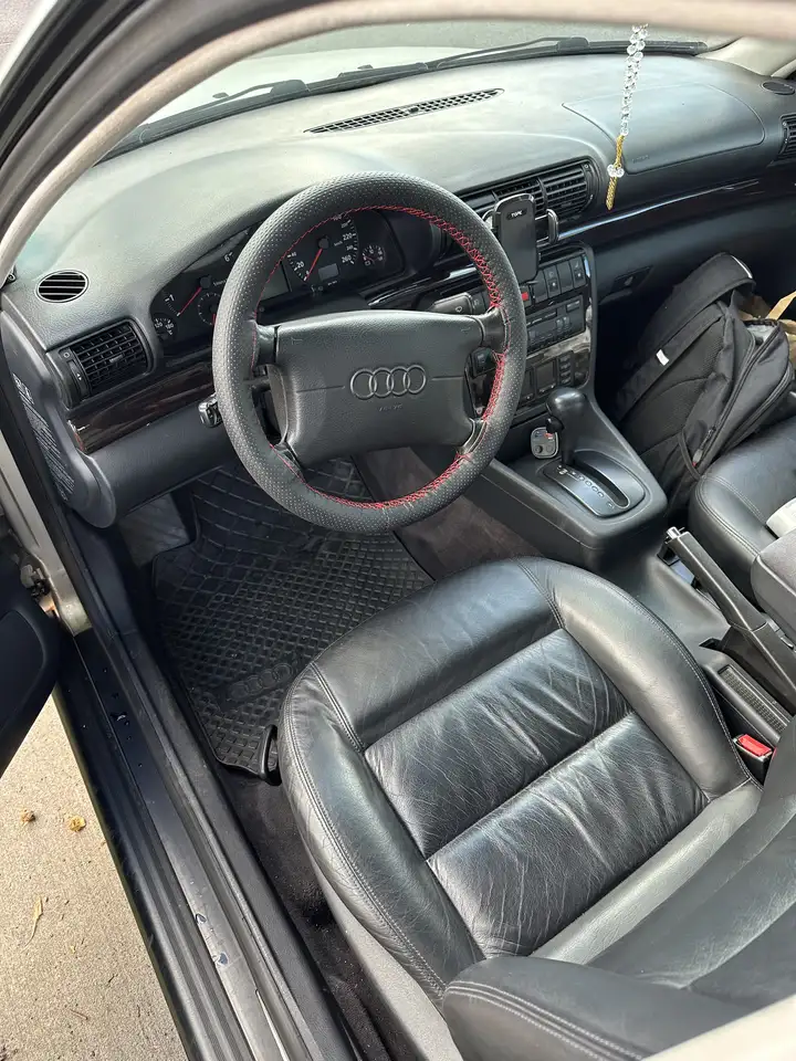 Audi A4 1.8, foto 9