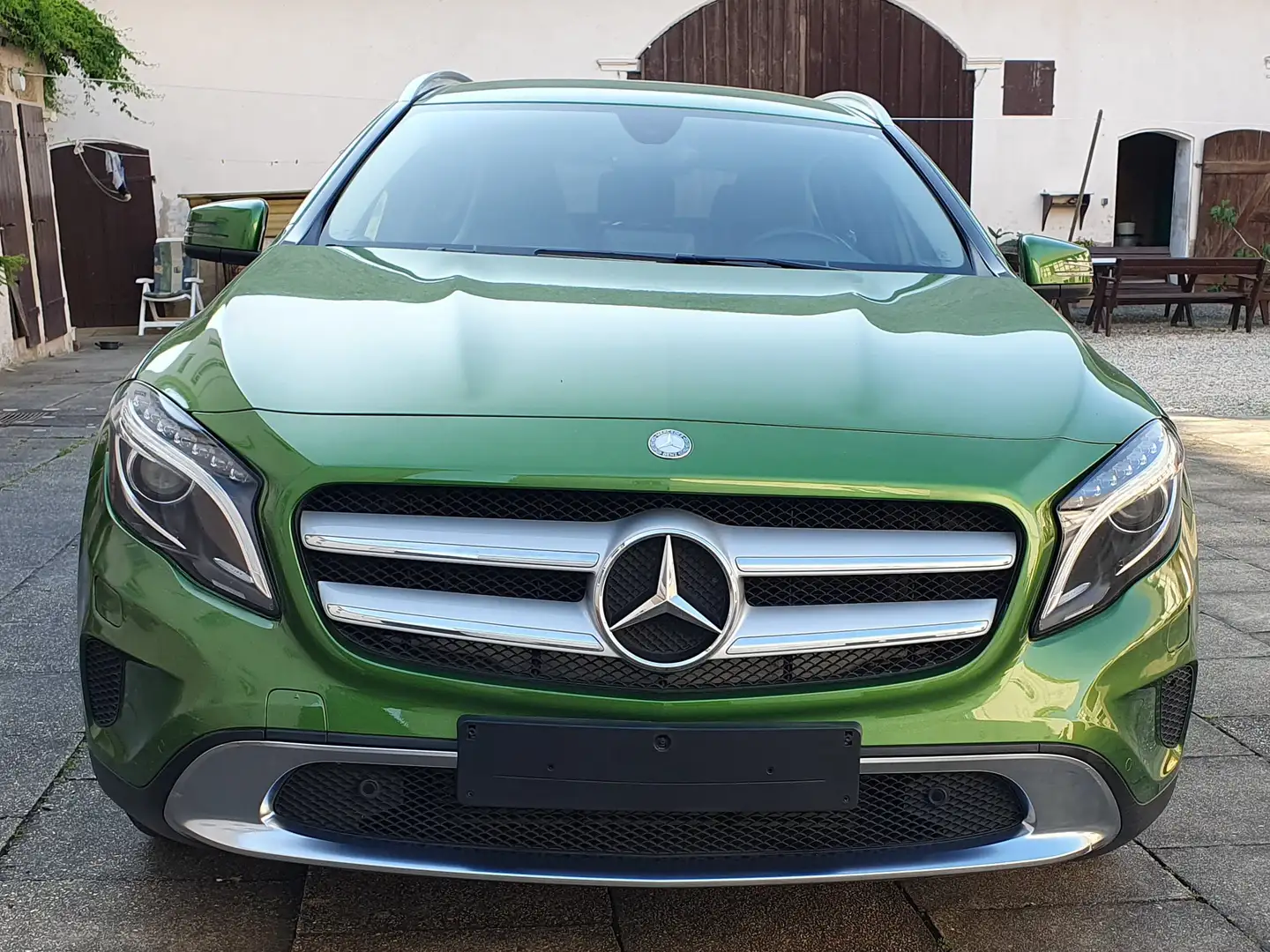 Mercedes-Benz GLA 200 GLA Urban 7G-DCT Navi BI-Xenon PDC Sitzheizung Zöld - 2