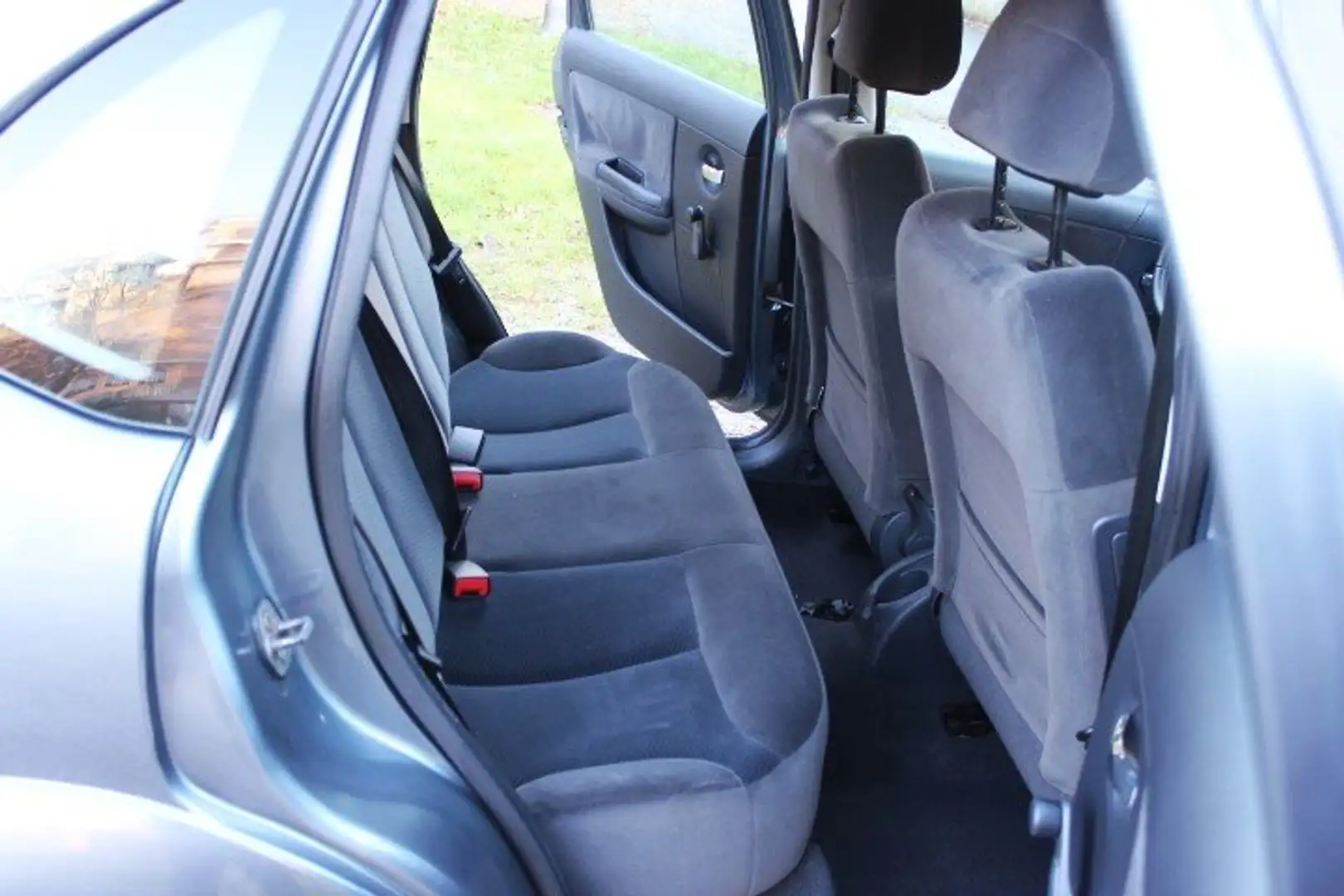 Citroen C3 EXCLUSIVE 5P HDI 90CV DA VETRINA SENSORI CLIMA Gris - 2