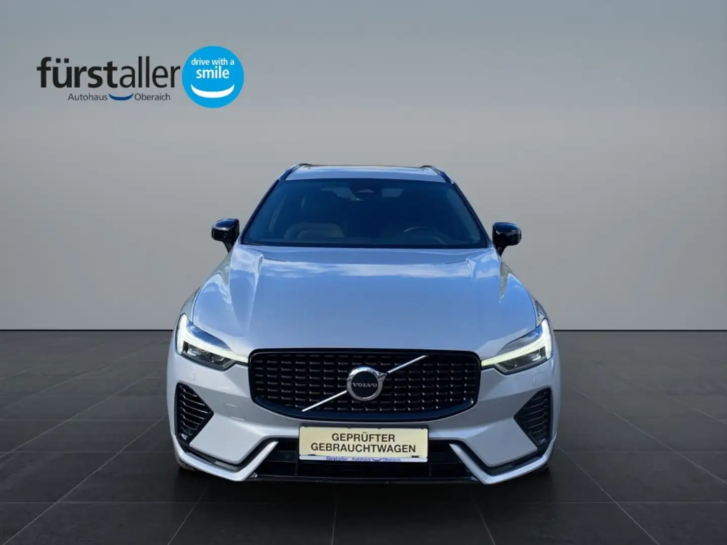 Volvo XC60 Recharge Plus, T6 AWD Plug-in Hybrid Silber - 2