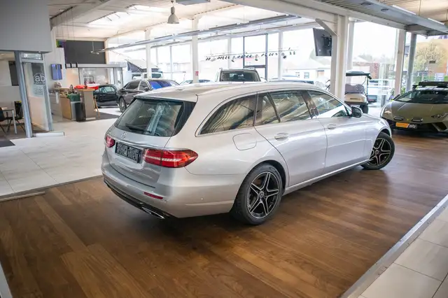 Mercedes-Benz E Class view 4