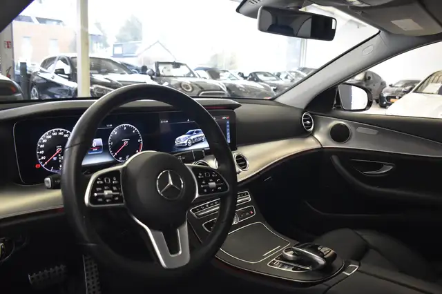 Mercedes-Benz E Class view 9