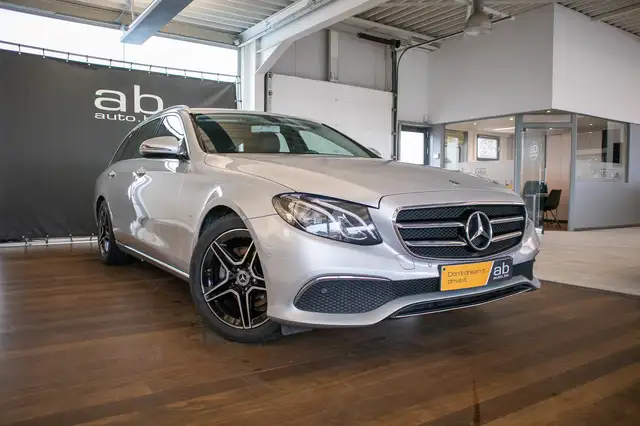 Mercedes-Benz E Class view 3