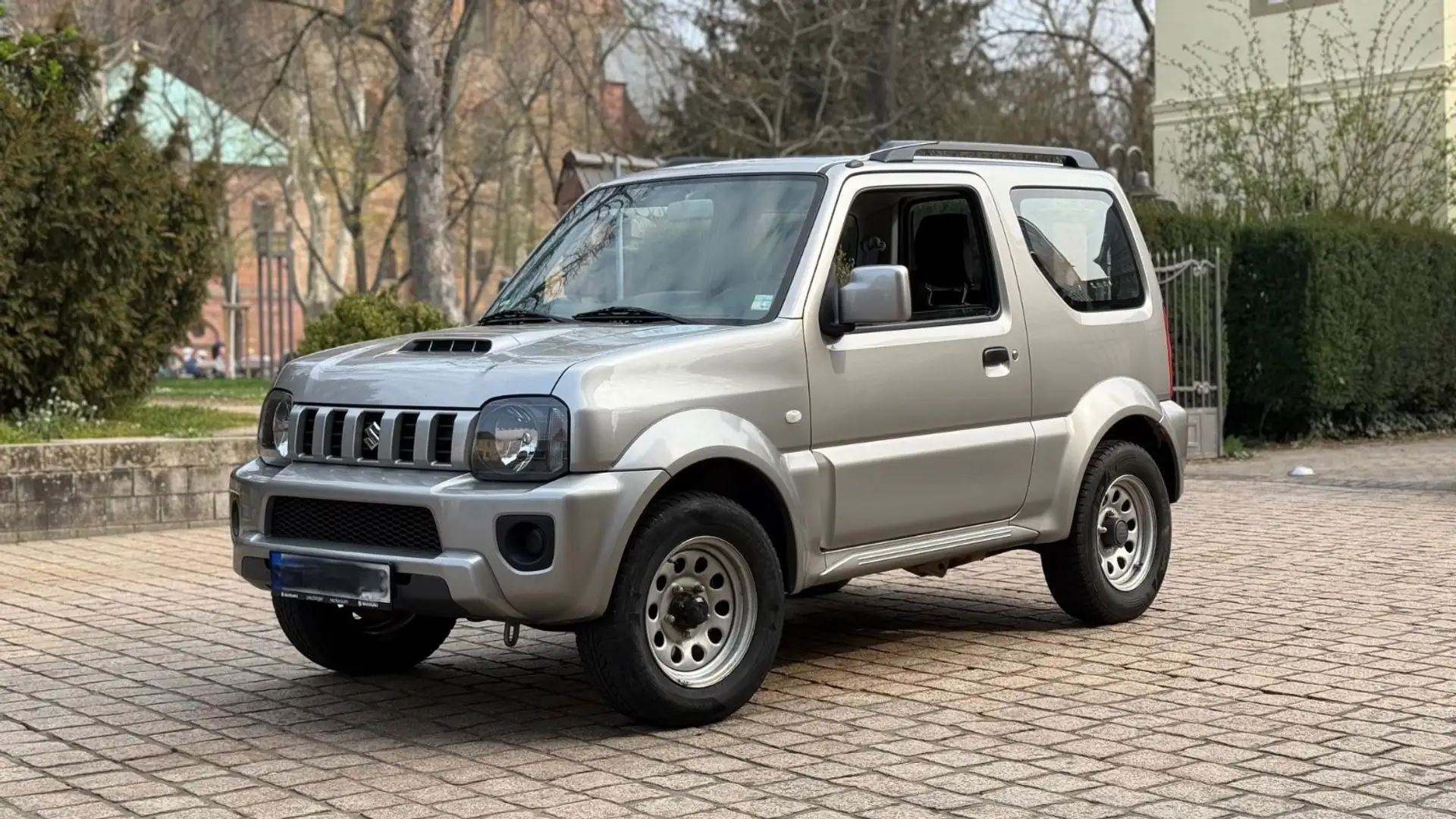 Suzuki Jimny 1.3 ALLGRIP Ranger|1.HAND|NEUWERTIG|RENTNERFAHRZ Grau - 2