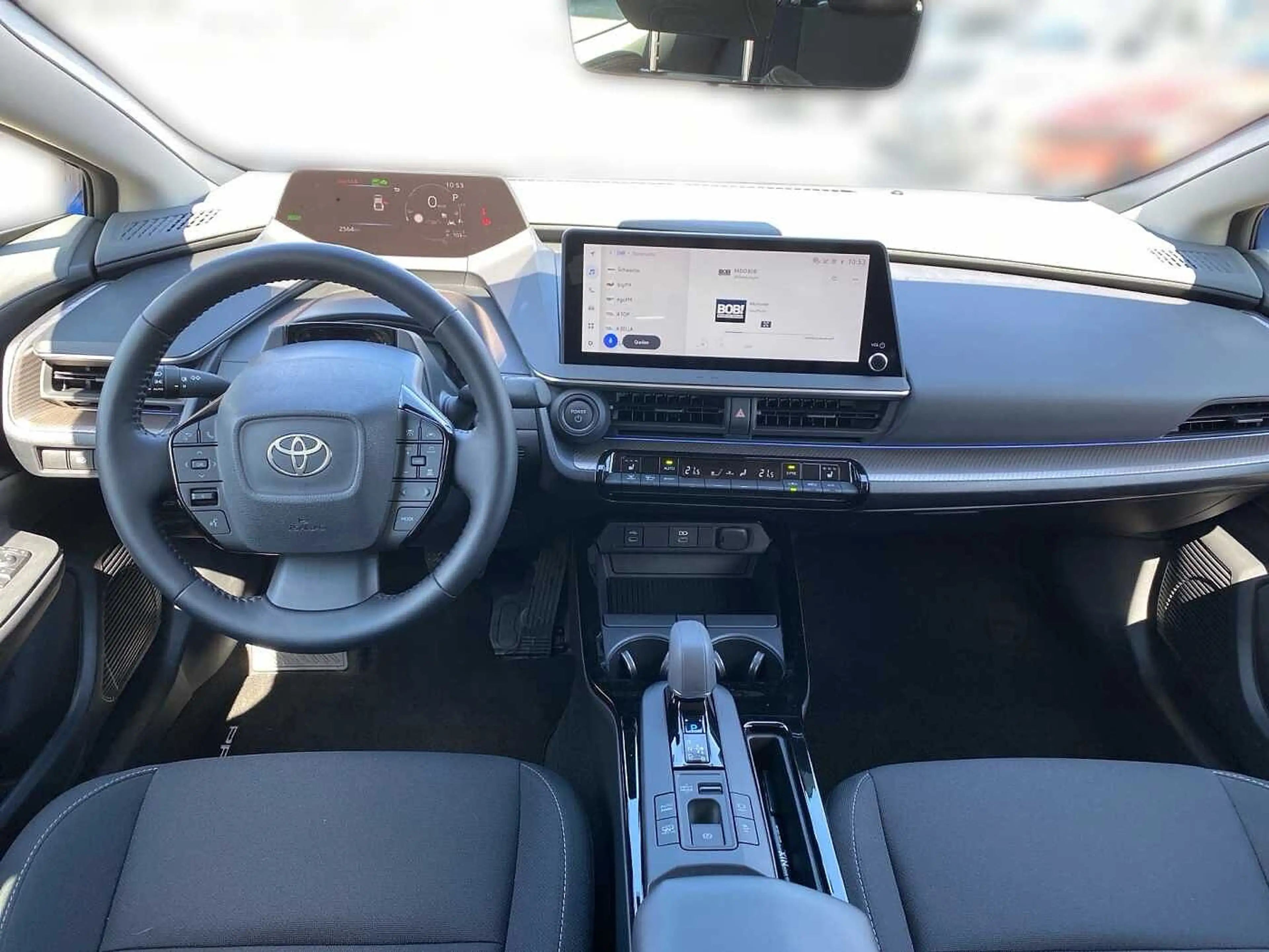 Toyota Prius 2.0 Plug-In Hybrid Executive — photo 8