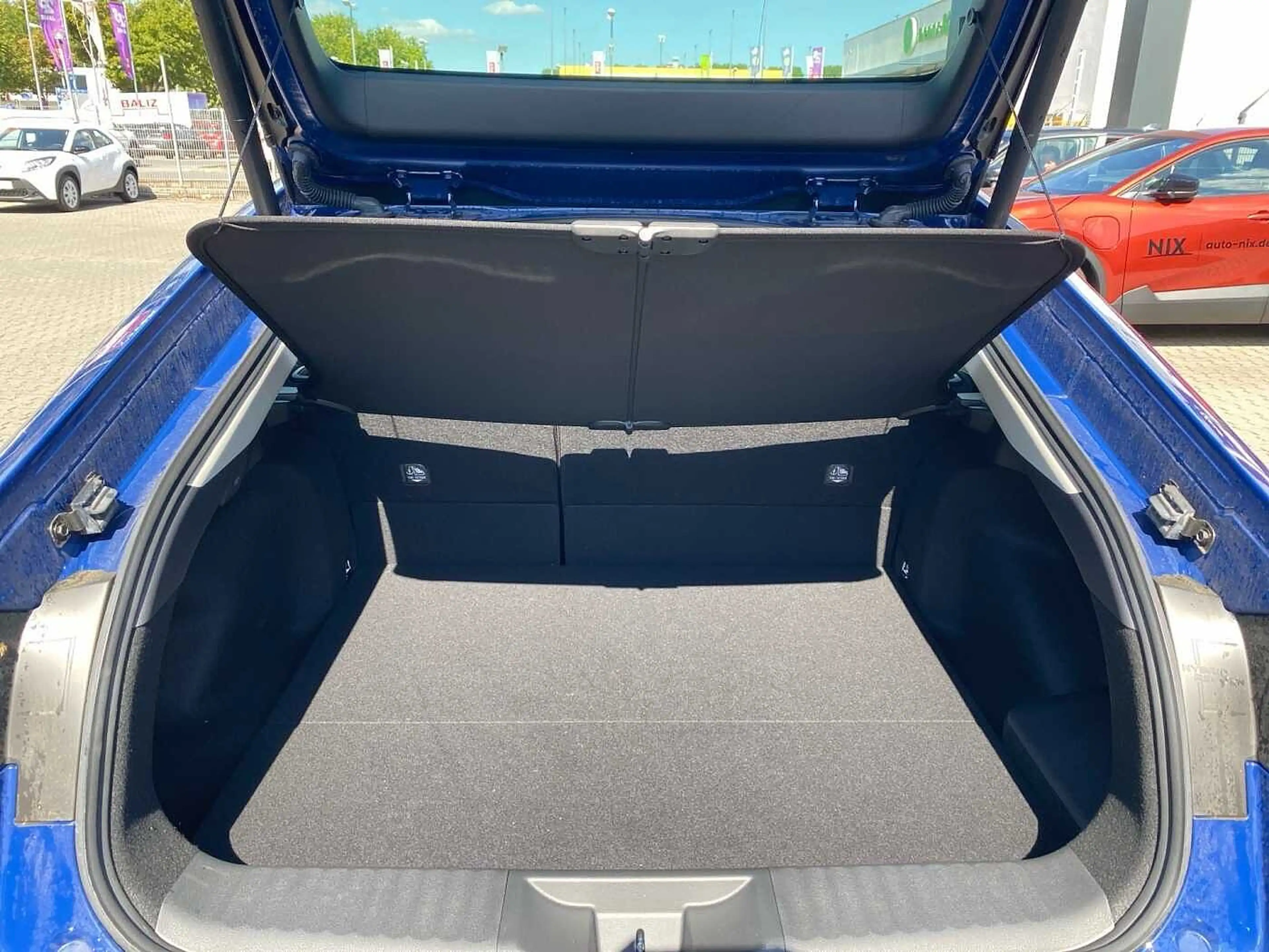 Toyota Prius 2.0 Plug-In Hybrid Executive — photo 10