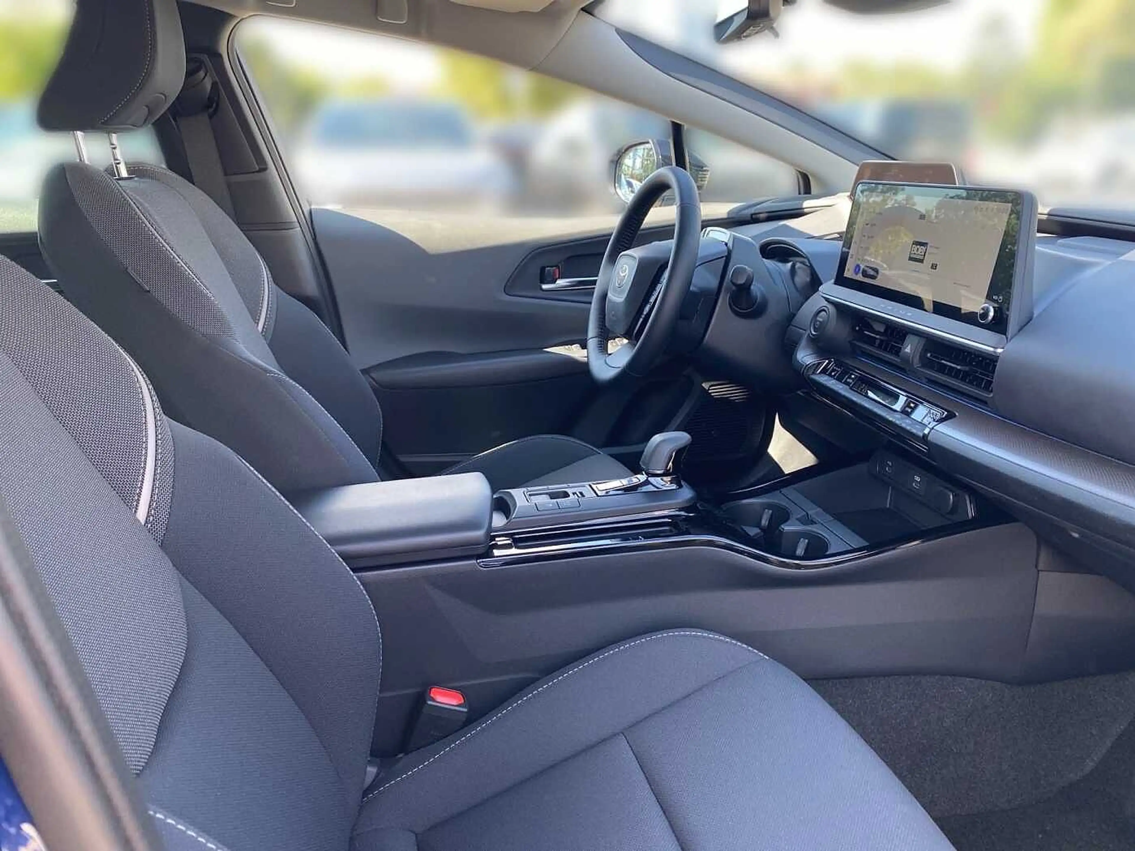 Toyota Prius 2.0 Plug-In Hybrid Executive — photo 6