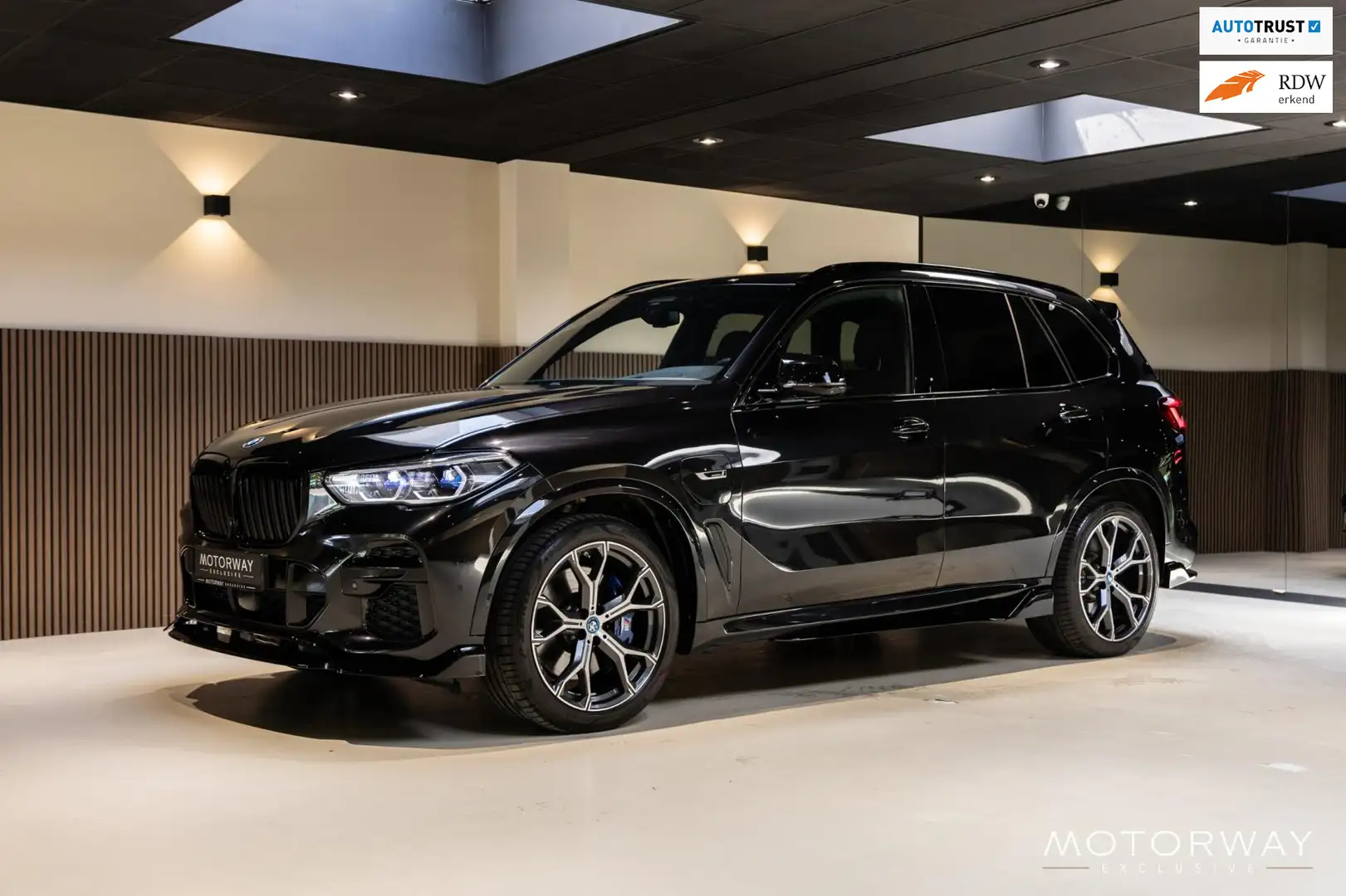 BMW X5 45e M-Sport xDrive 394pk |B&W|LASER|PANO|360|KEYLE Zwart - 1