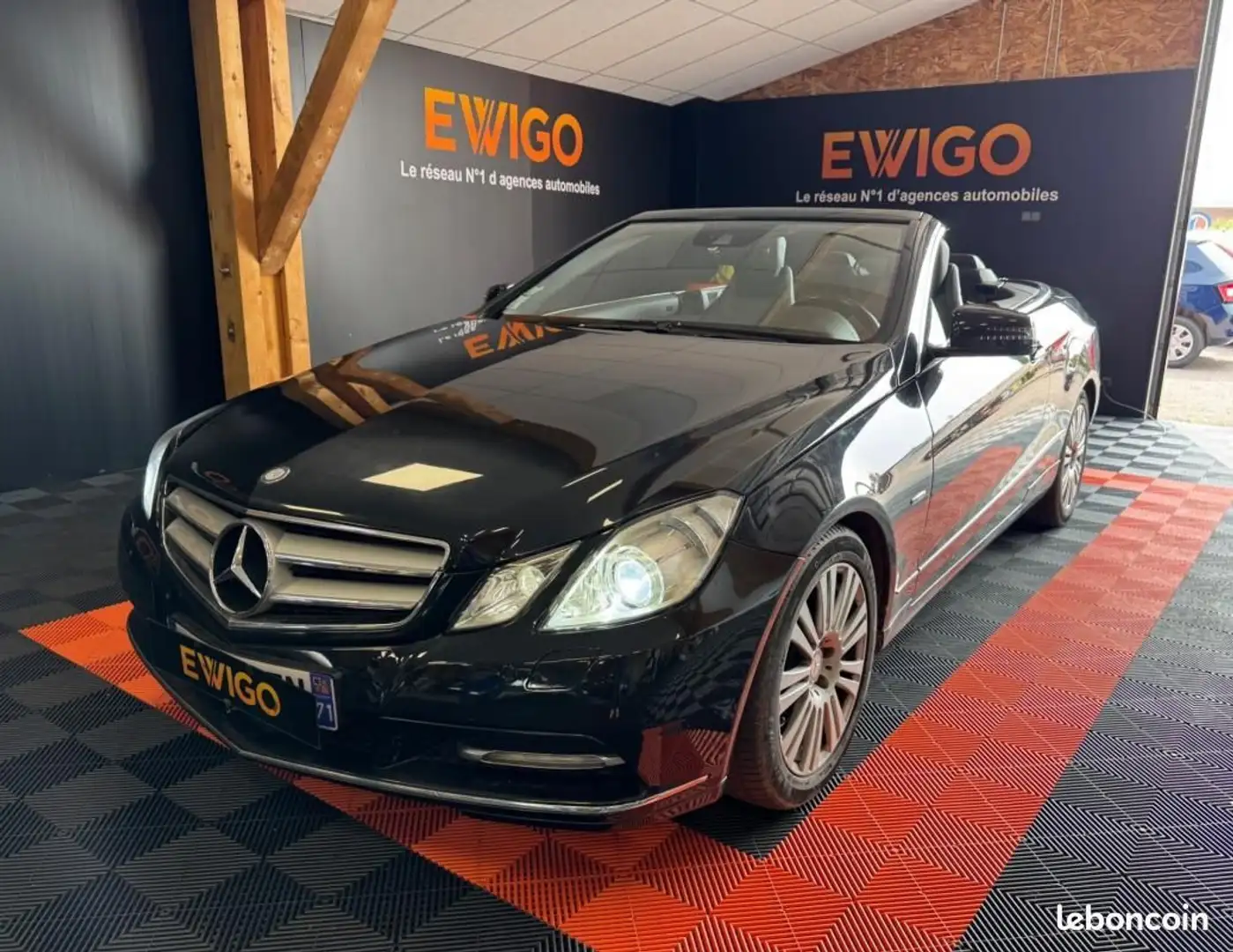Mercedes-Benz E 230 Mercedes CABRIOLET 3.0 350 CDI 230 BLUEEFFICIENCY  Černá - 1