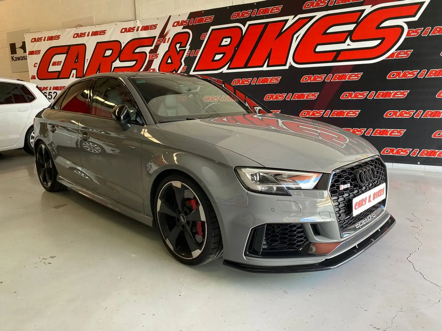 Audi RS3 Sedán TFSI quattro S tronic 294kW Šedá - 1