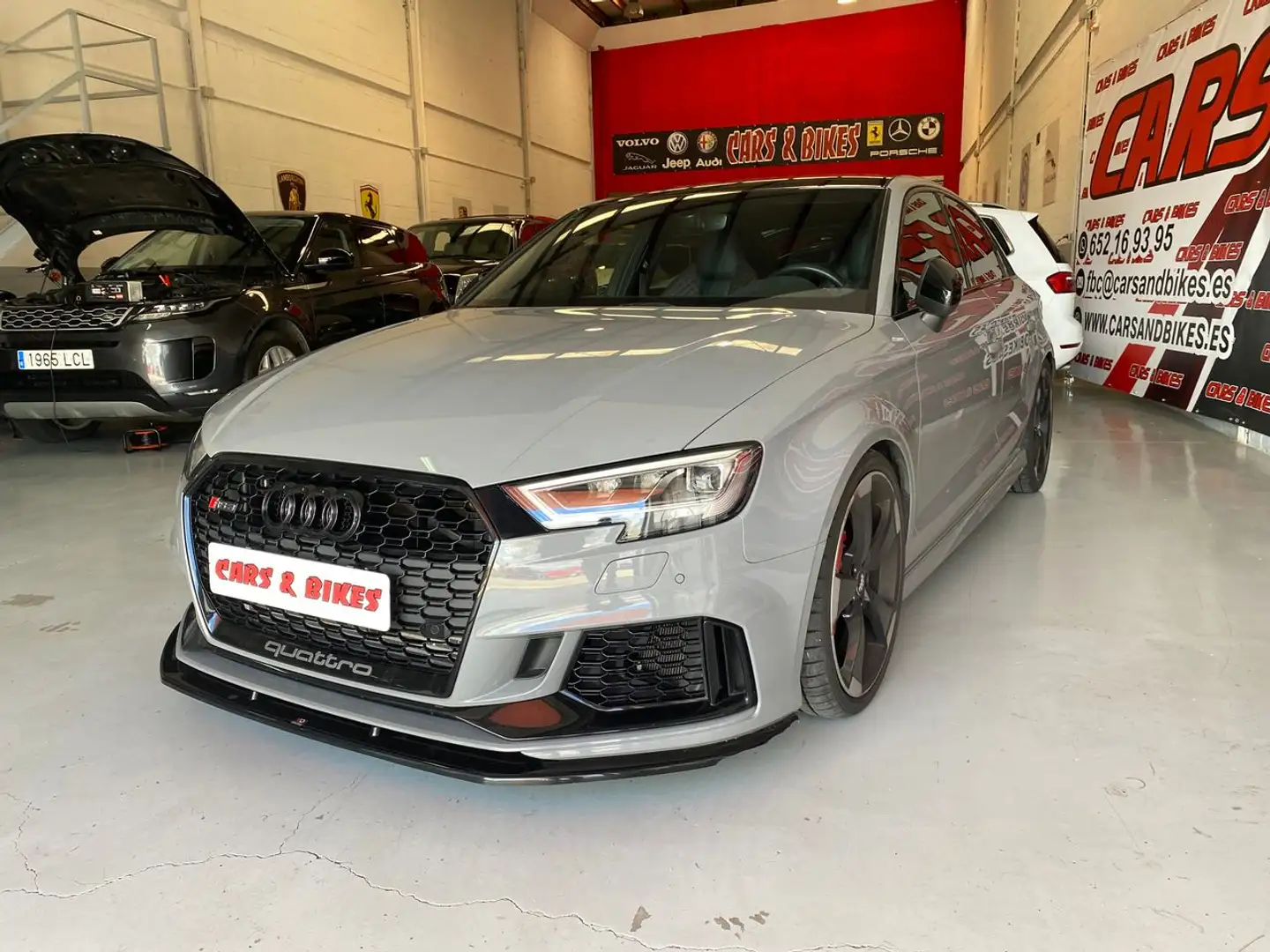 Audi RS3 Sedán TFSI quattro S tronic 294kW Šedá - 2