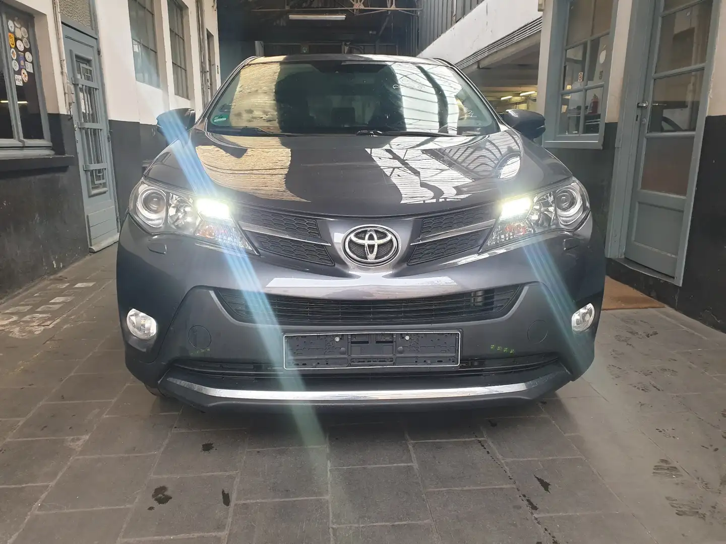 Toyota RAV 4 RAV4 2.0i 4x4 Lounge Multidrive S Grijs - 2