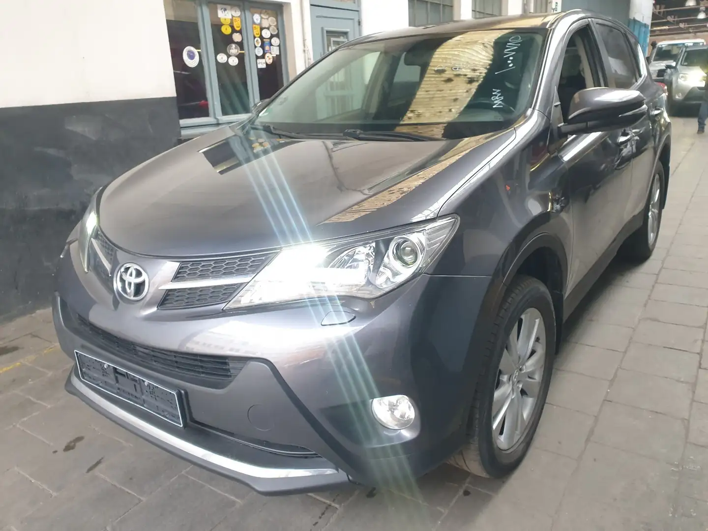 Toyota RAV 4 RAV4 2.0i 4x4 Lounge Multidrive S Grijs - 1