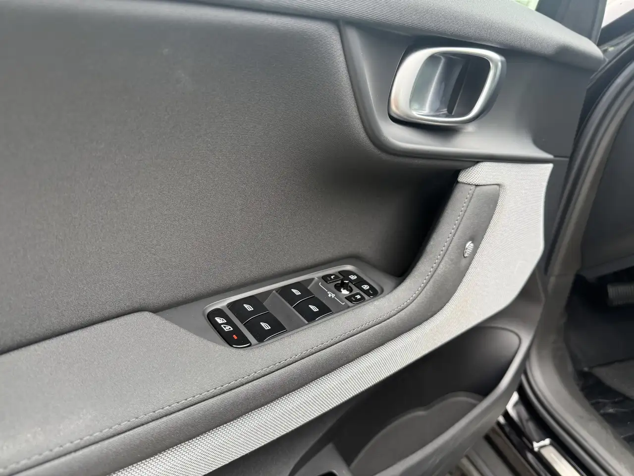 Polestar 2 photo Polestar 2