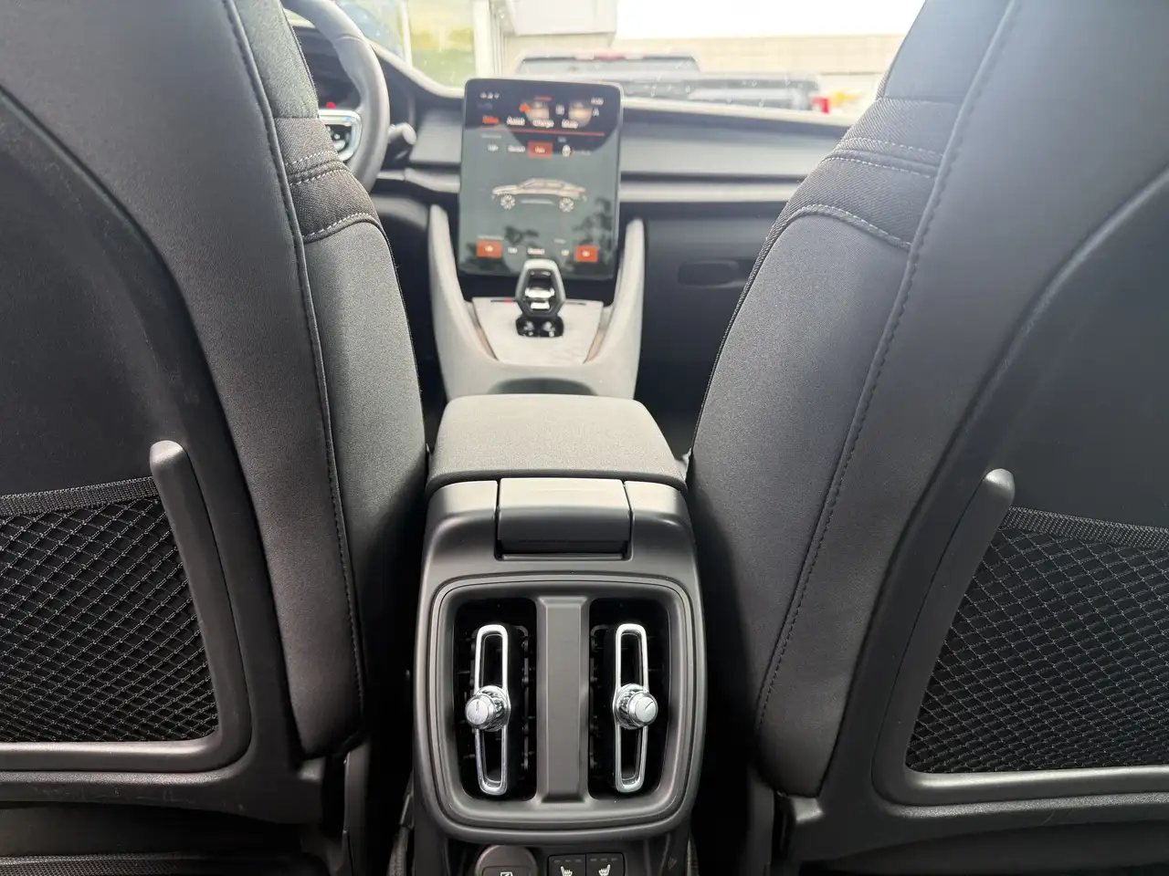 Polestar 2 photo Polestar 2