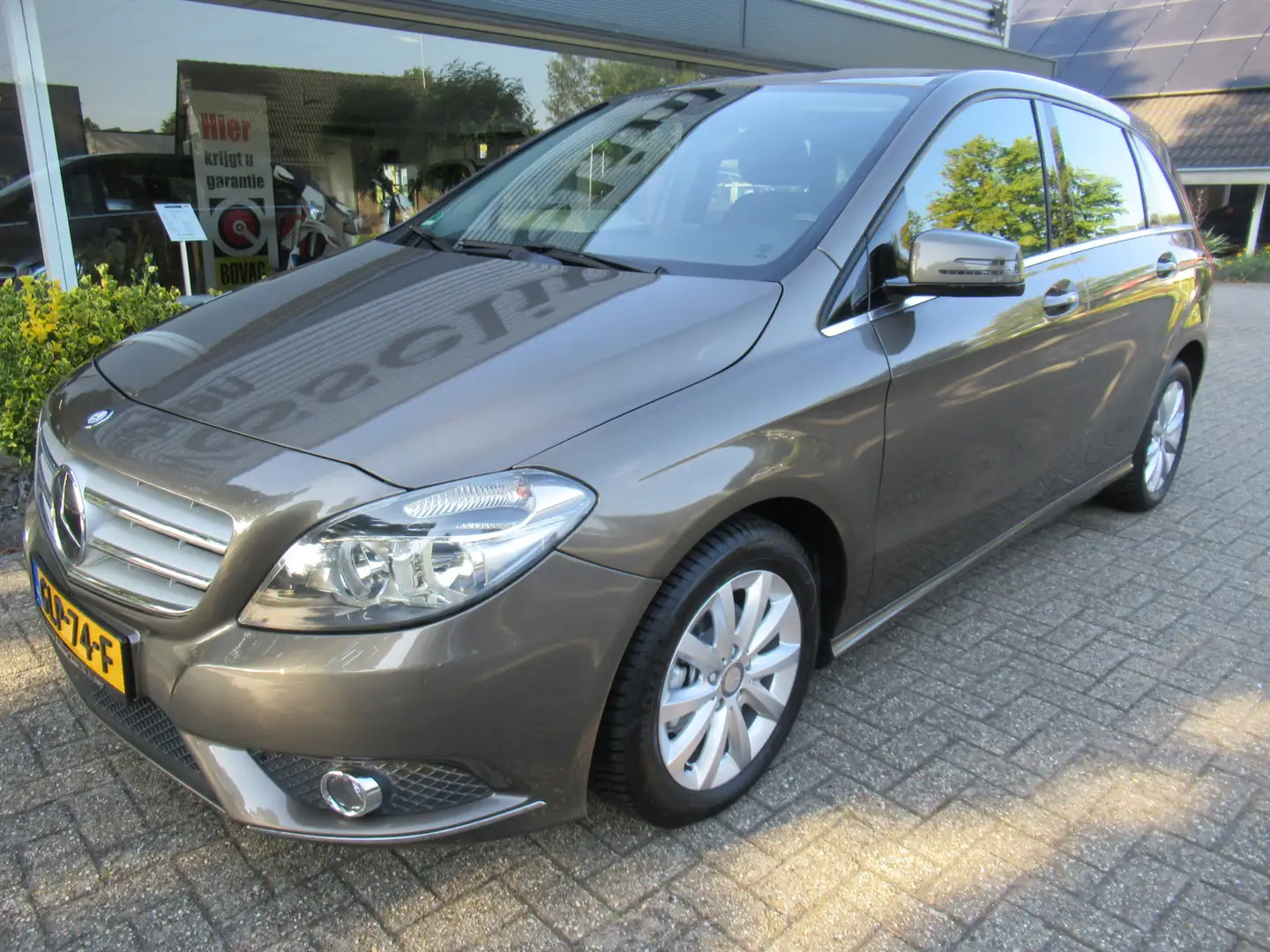 Mercedes-Benz B 180 Automaat Gris - 1