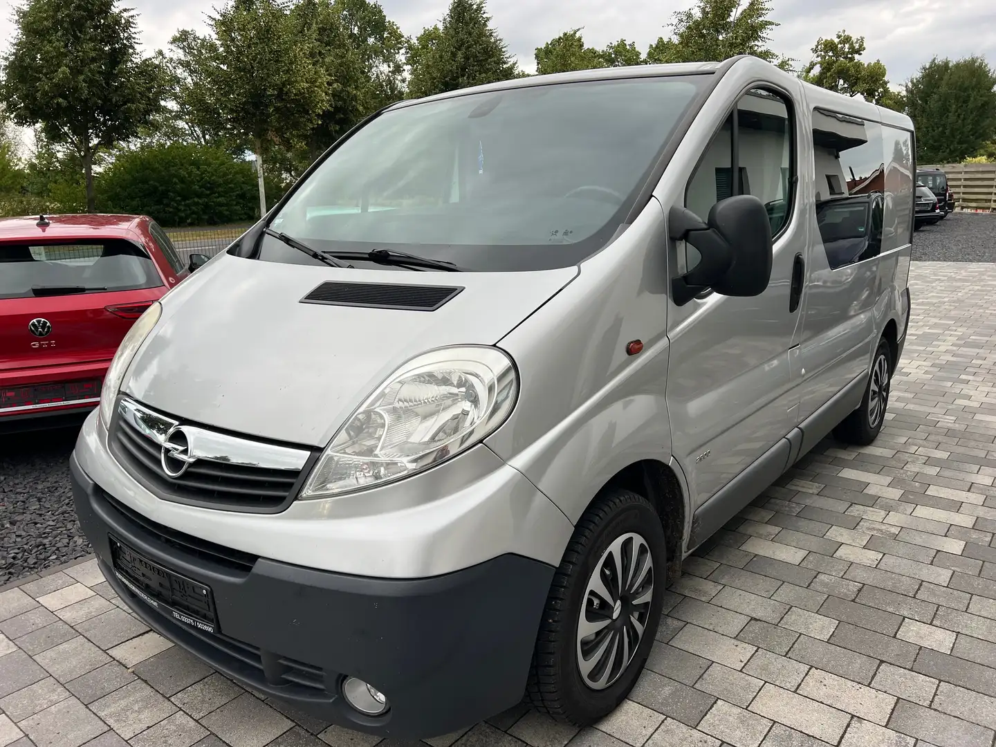 Opel Vivaro Kasten L1H1 2,9t Doppelkabine 6 Sitze Klima Standh Silber - 1