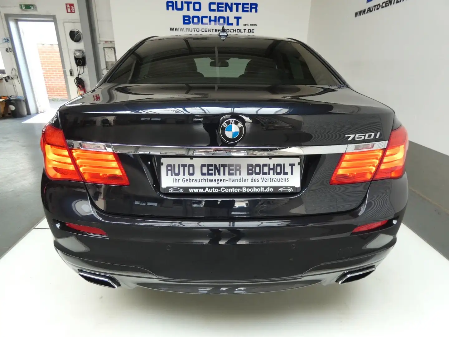 BMW 750 i*M Sportpaket*HUD*GSD*TV*RFK*Fond-Entertainm Black - 2