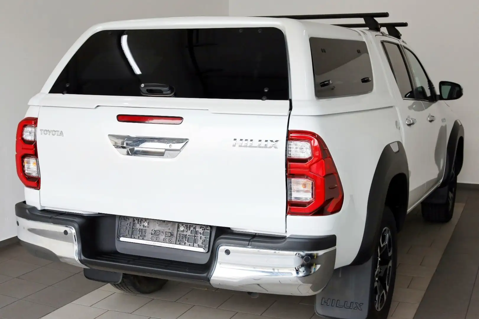 Toyota Hilux 2.8 Executive,Leder,Navi, HardTop,LED,Kam. Weiß - 2