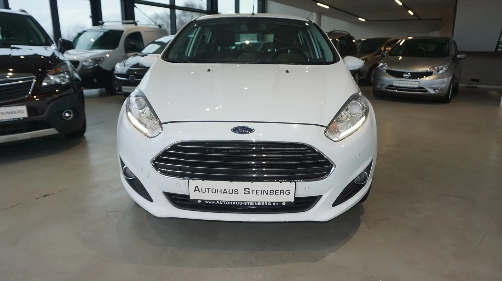 Ford Fiesta AUTOMATIK+NAVIGATION+SITZHEIZUNG+PDC Titanium Weiß - 2