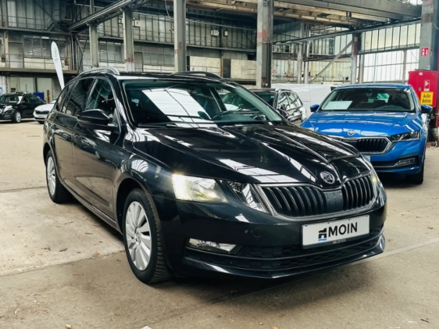 Skoda Octavia III Combi Ambition 2.0 TDI DSG 110kW AHK PDC NAVI Noir - 2