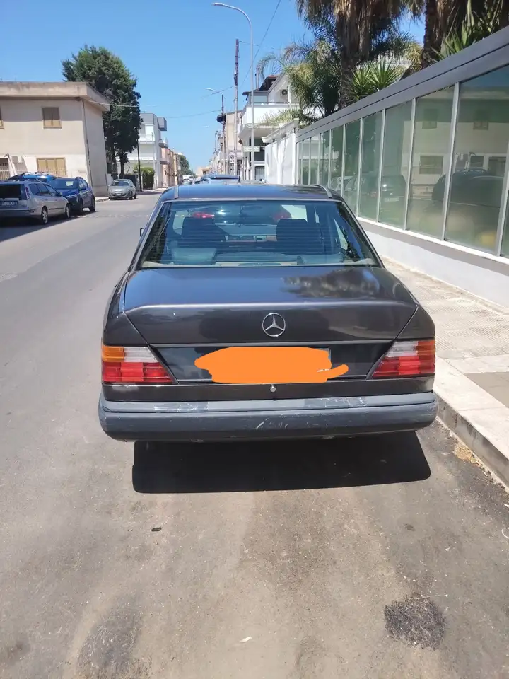 Mercedes-Benz 200, foto 2