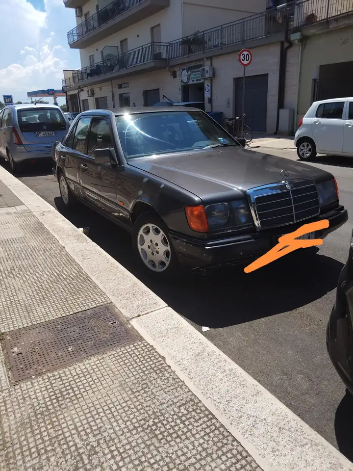Mercedes-Benz 200, foto 1
