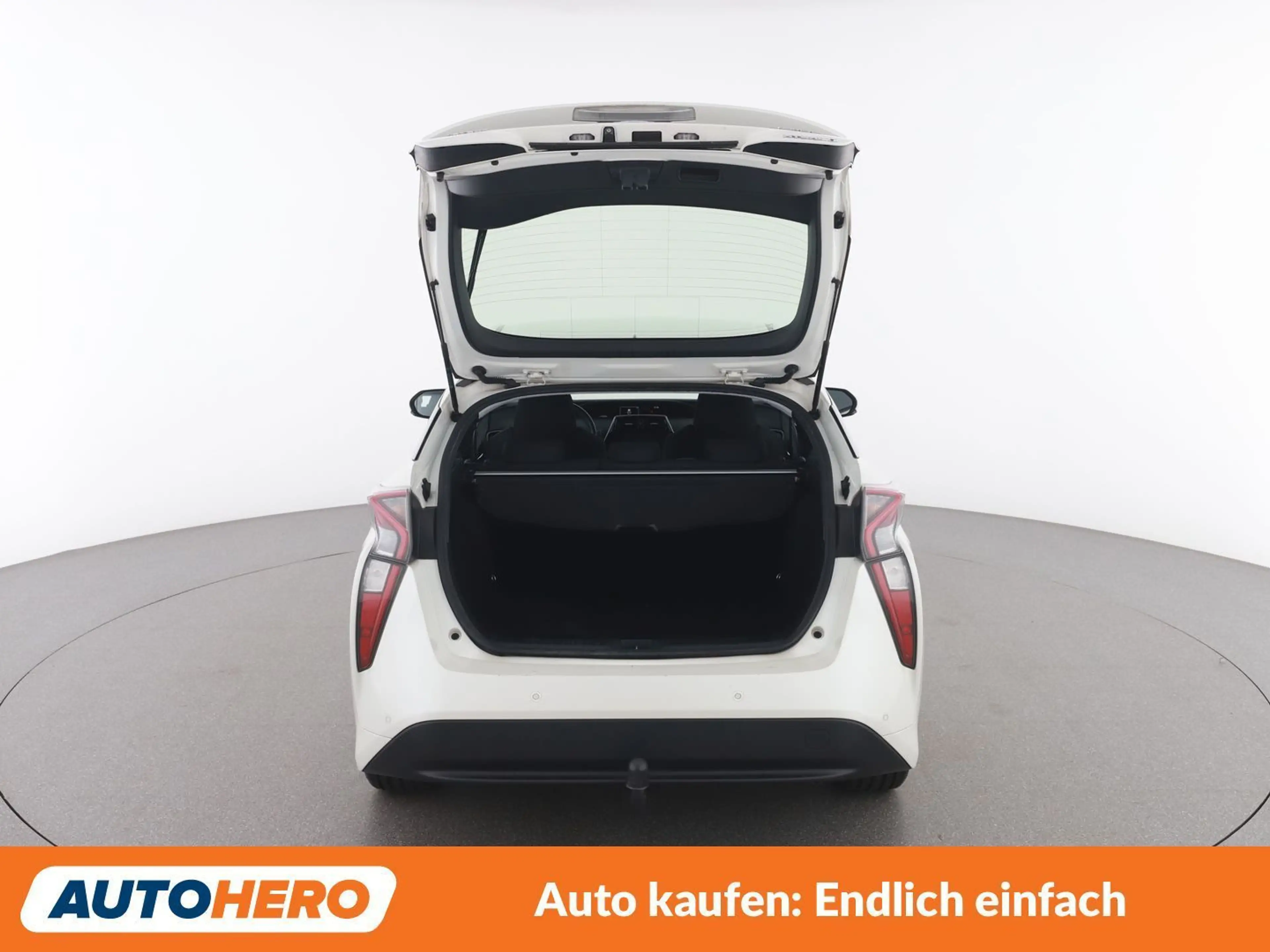 Toyota Prius 1.8 Lounge — photo 16