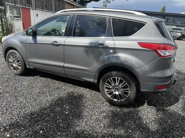 Ford Kuga view 3