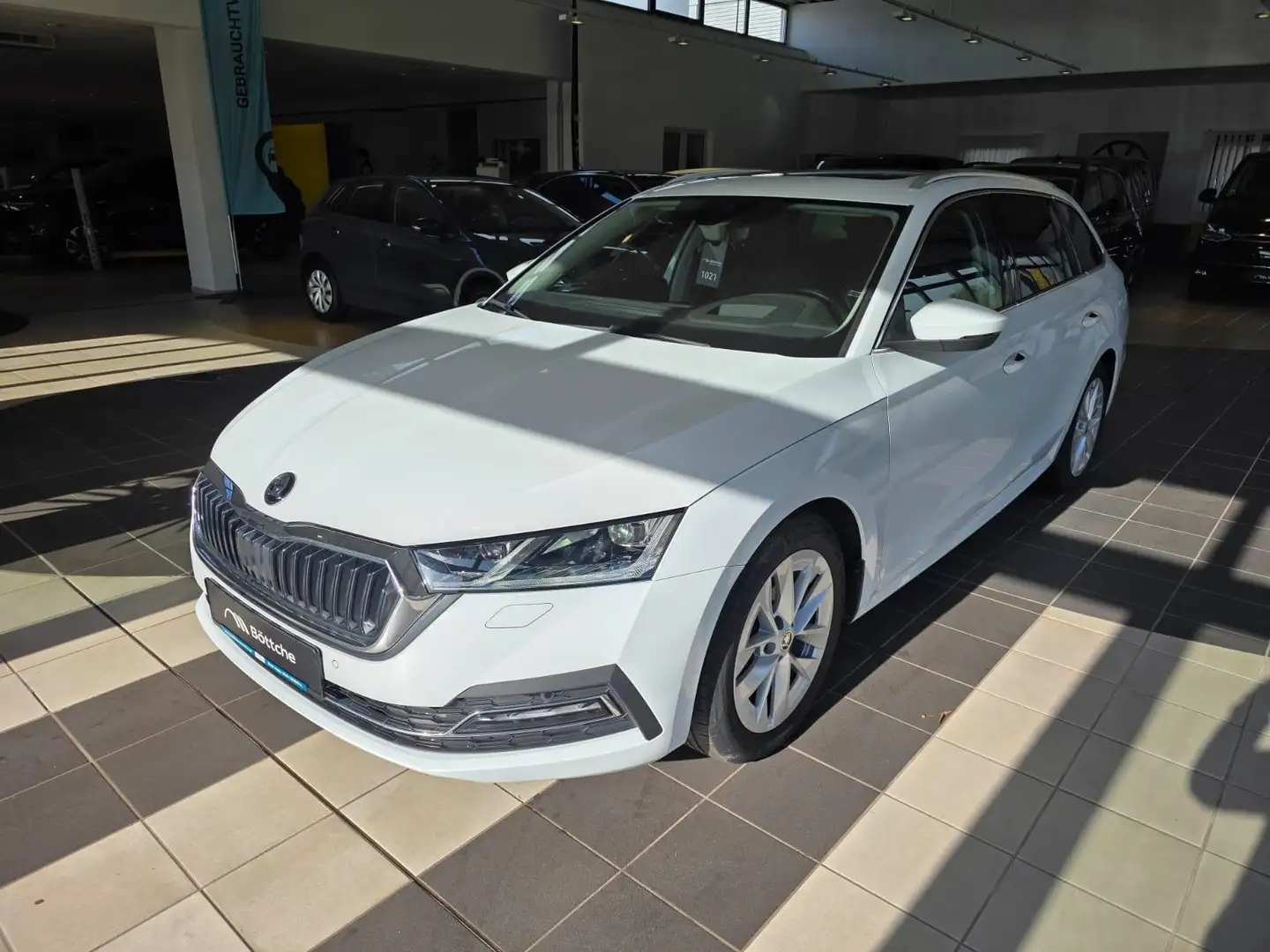 Skoda Octavia Style 2.0 TDI DSG*HEAD-UP*PANORAMADACH*LEDER*NAVI Weiß - 2
