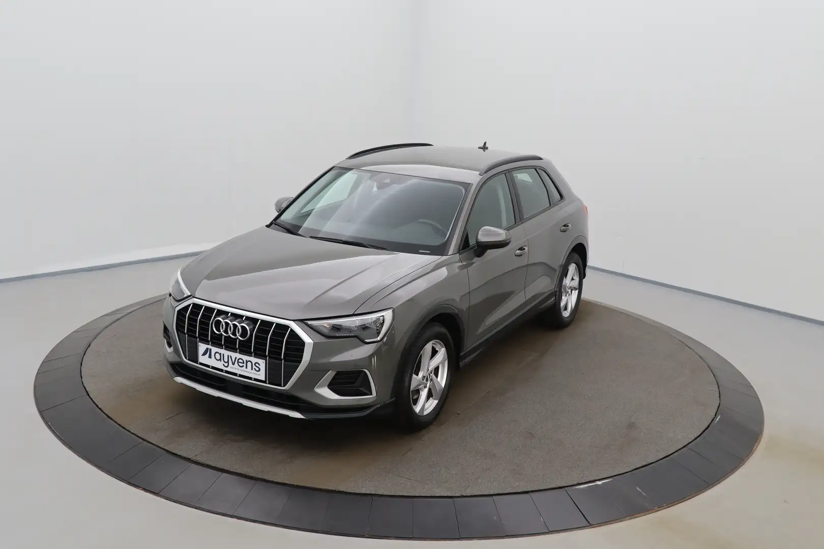 Audi Q3 35 TDi Business Ed. Advanced S-Tronic LEDER/CUIR Grijs - 1