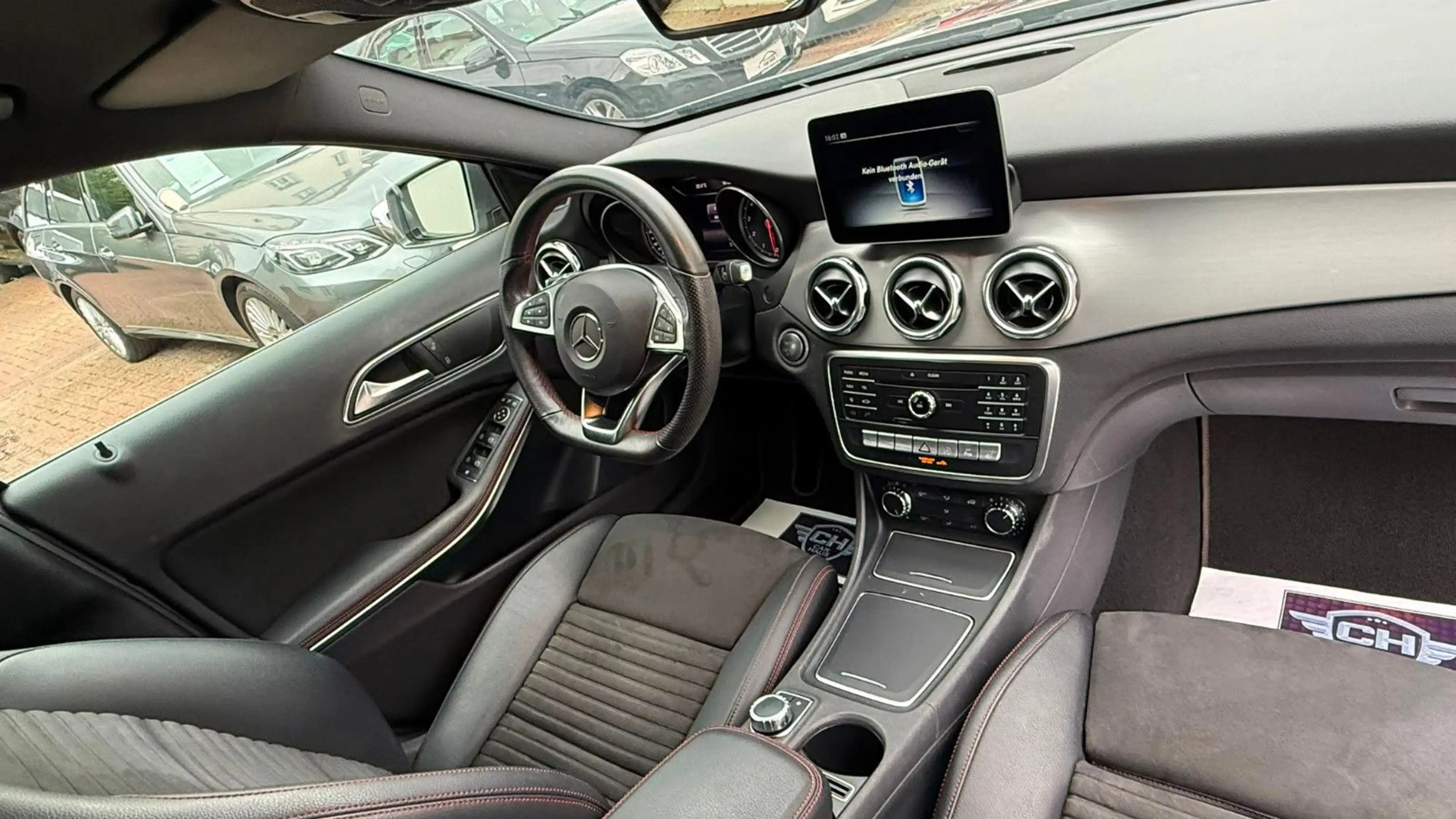 Mercedes-Benz GLA 180 Aut. 7G-DCT * AMG Line * — photo 11