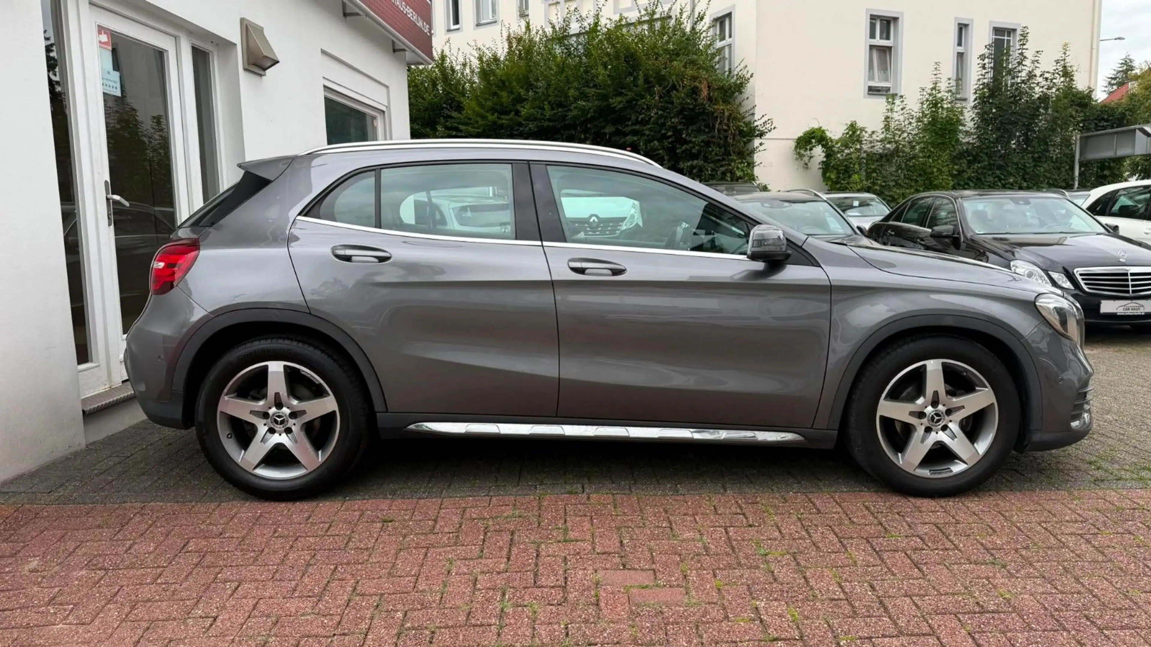 Mercedes-Benz GLA 180 Aut. 7G-DCT * AMG Line * — photo 3