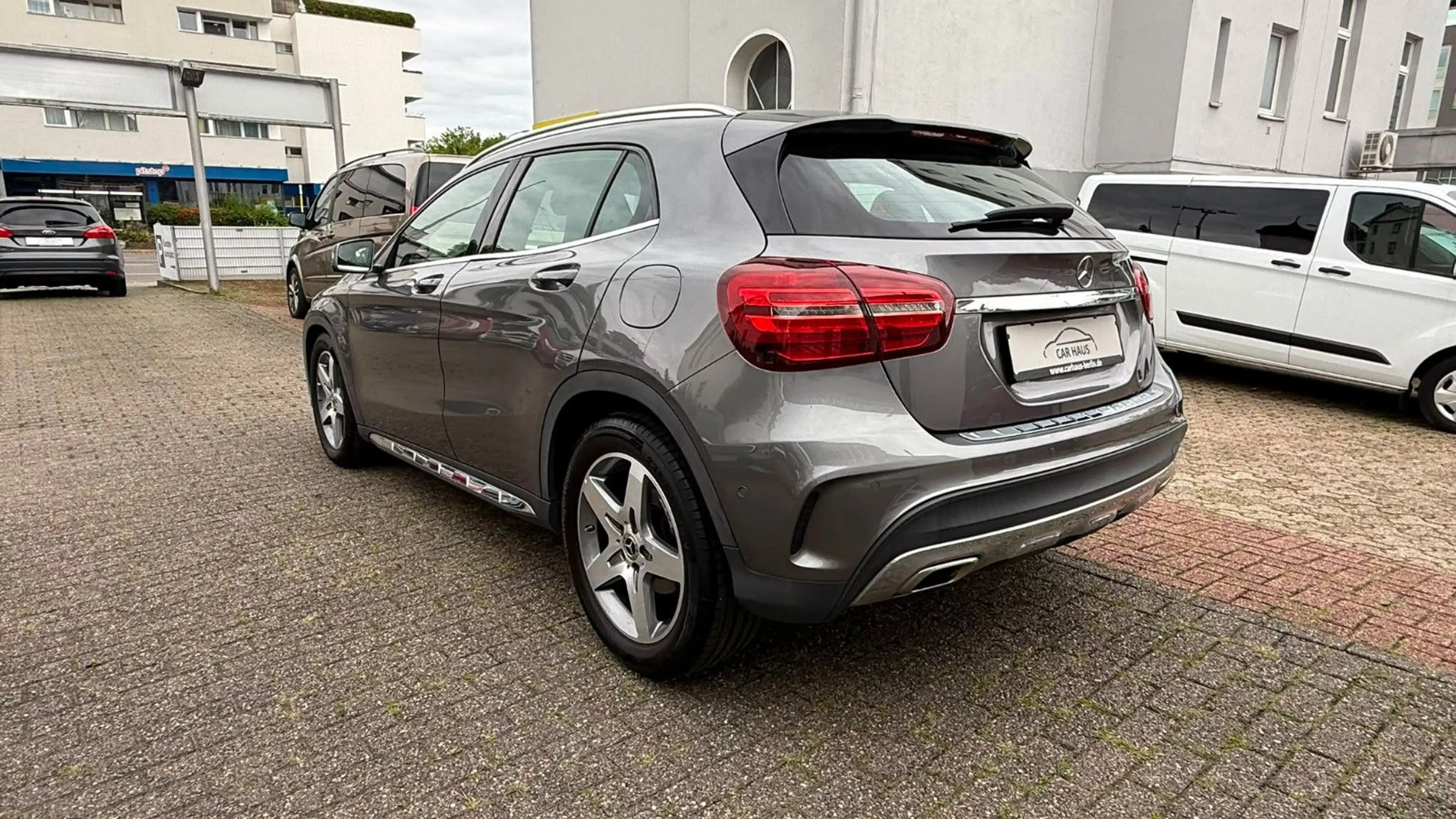 Mercedes-Benz GLA 180 Aut. 7G-DCT * AMG Line * — photo 6