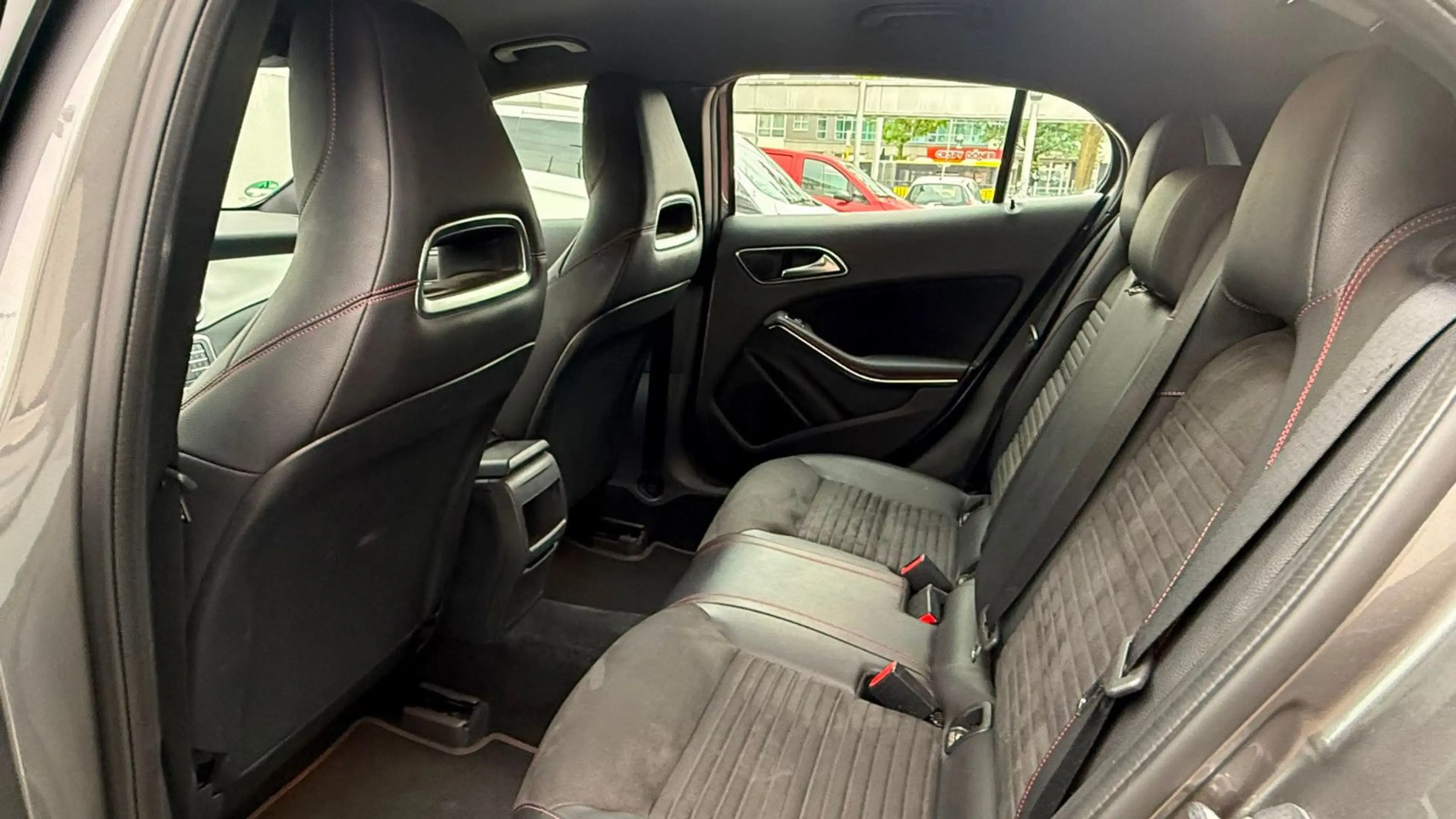 Mercedes-Benz GLA 180 Aut. 7G-DCT * AMG Line * — photo 10