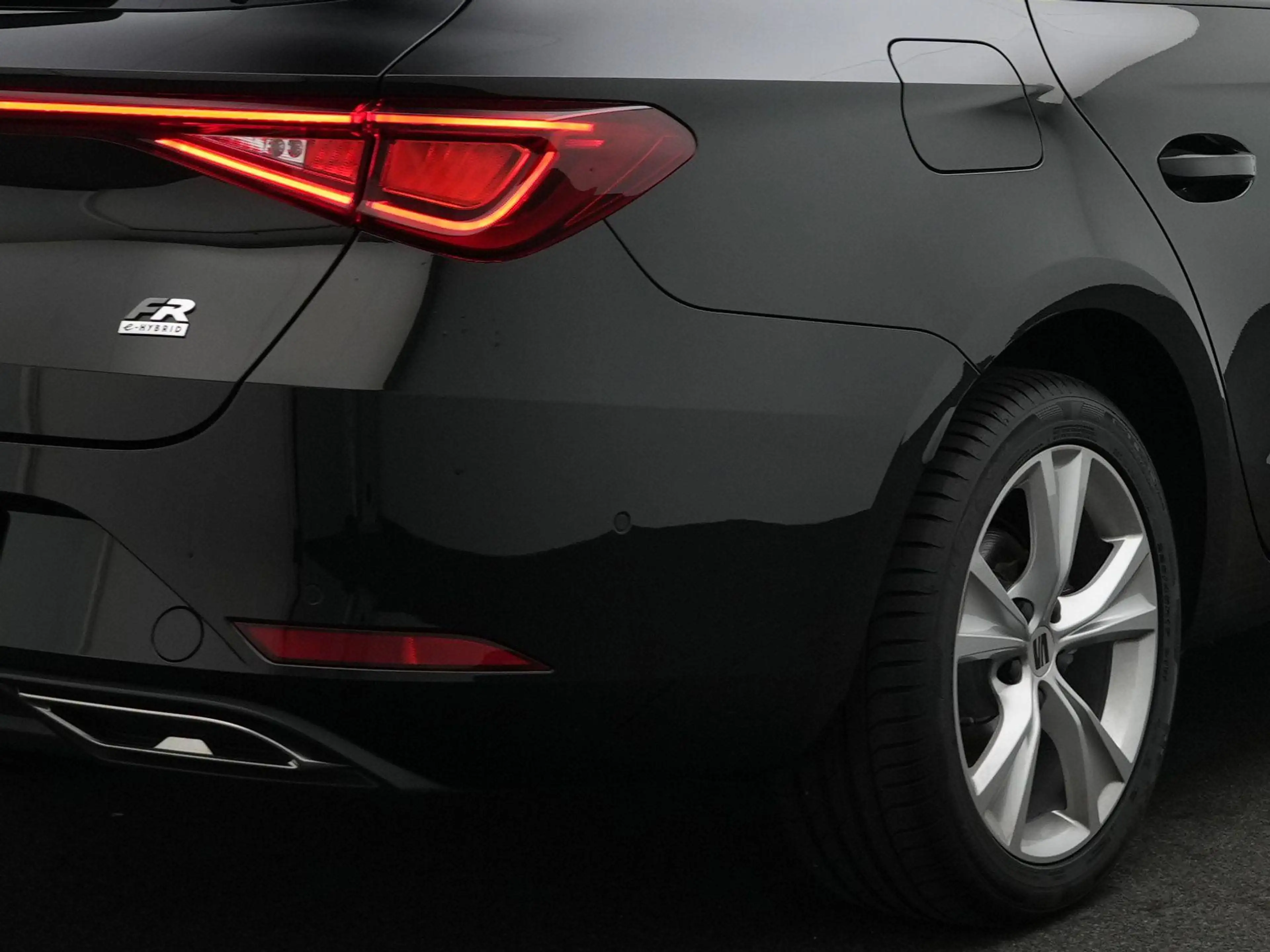 SEAT Leon e-Hybrid Sportstourer FR Business 1.5 TSI eHybrid 204 pk | — photo 15