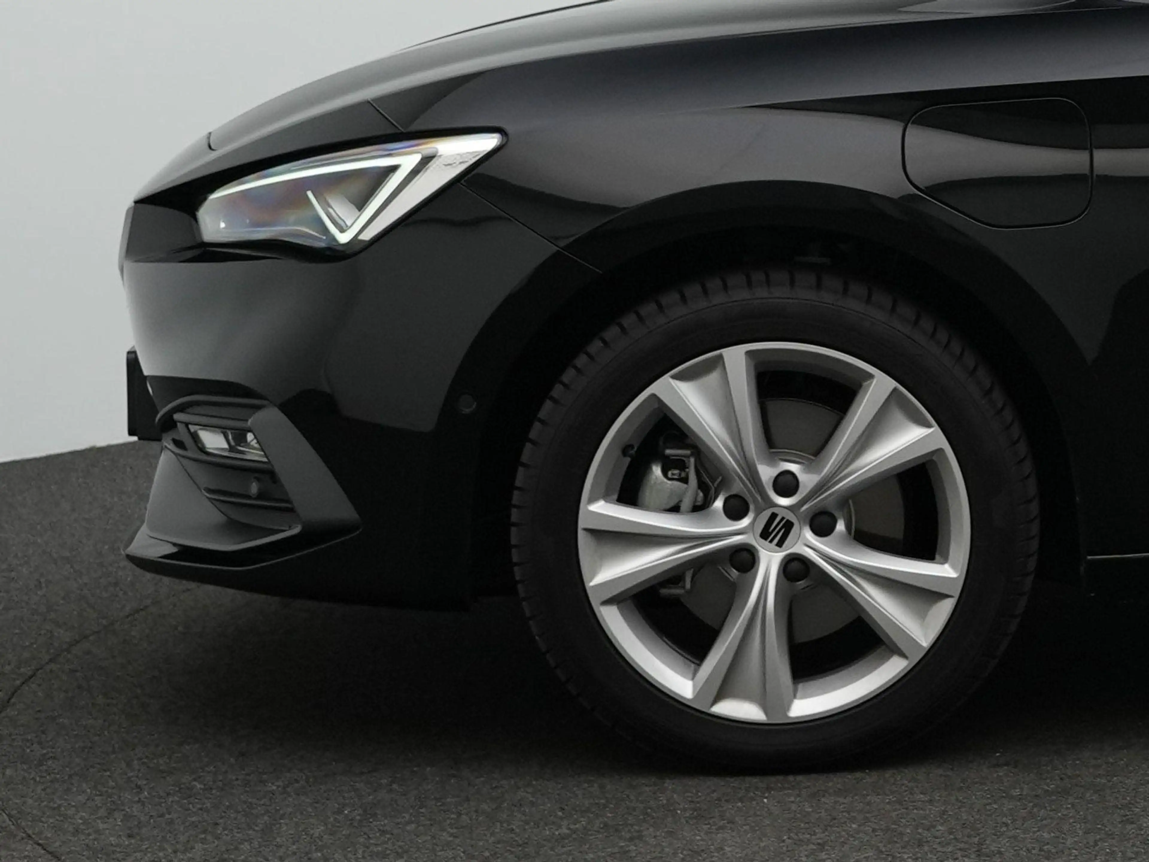SEAT Leon e-Hybrid Sportstourer FR Business 1.5 TSI eHybrid 204 pk | — photo 11