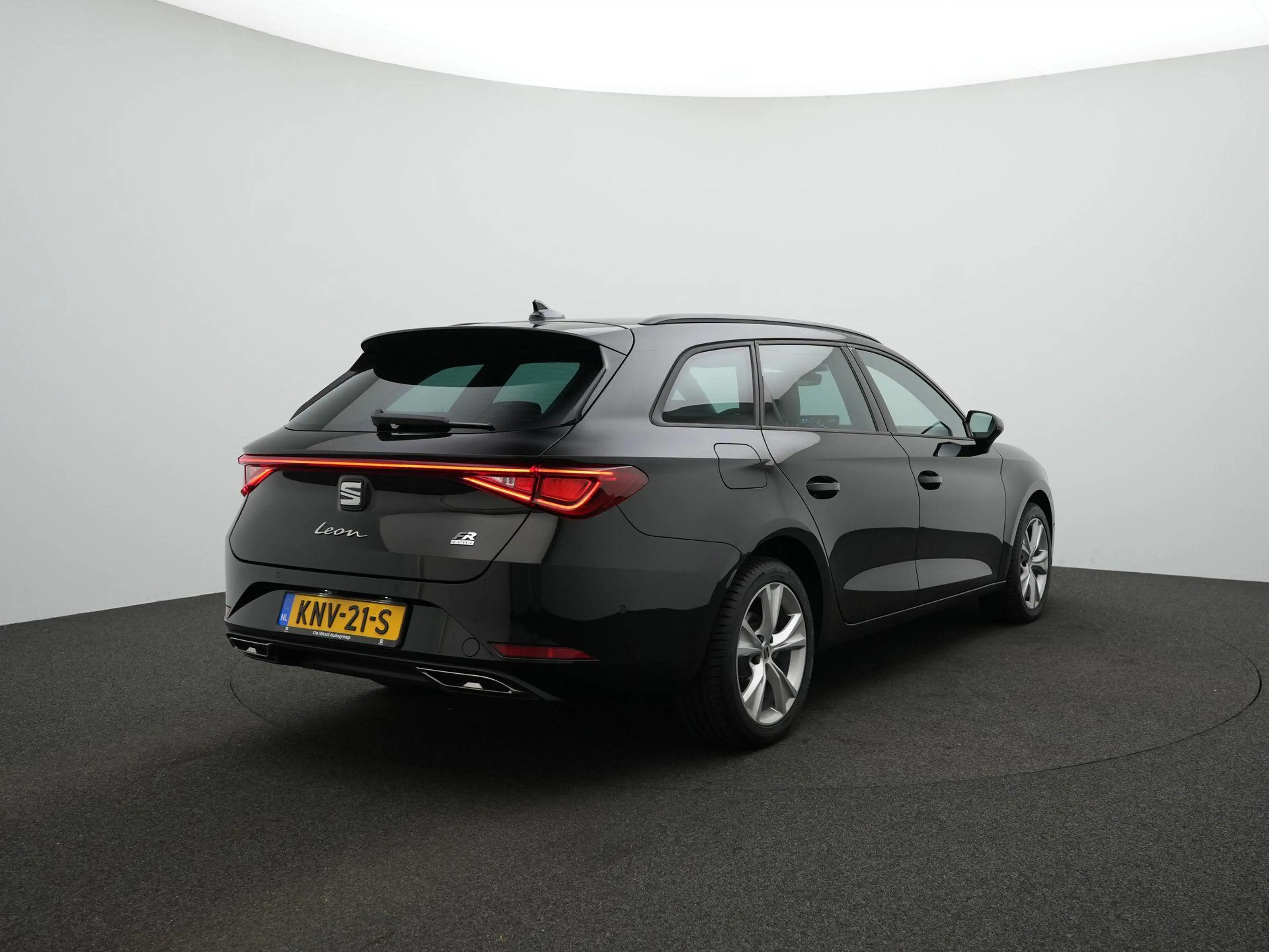 SEAT Leon e-Hybrid Sportstourer FR Business 1.5 TSI eHybrid 204 pk | — photo 5