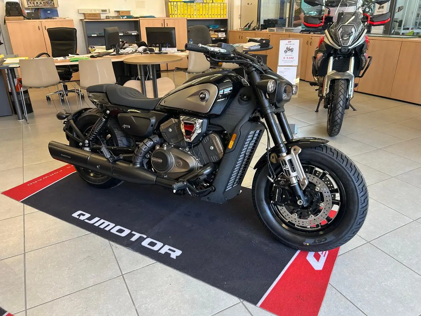 QJ Motor QJ SRV 600 V Nero - 2