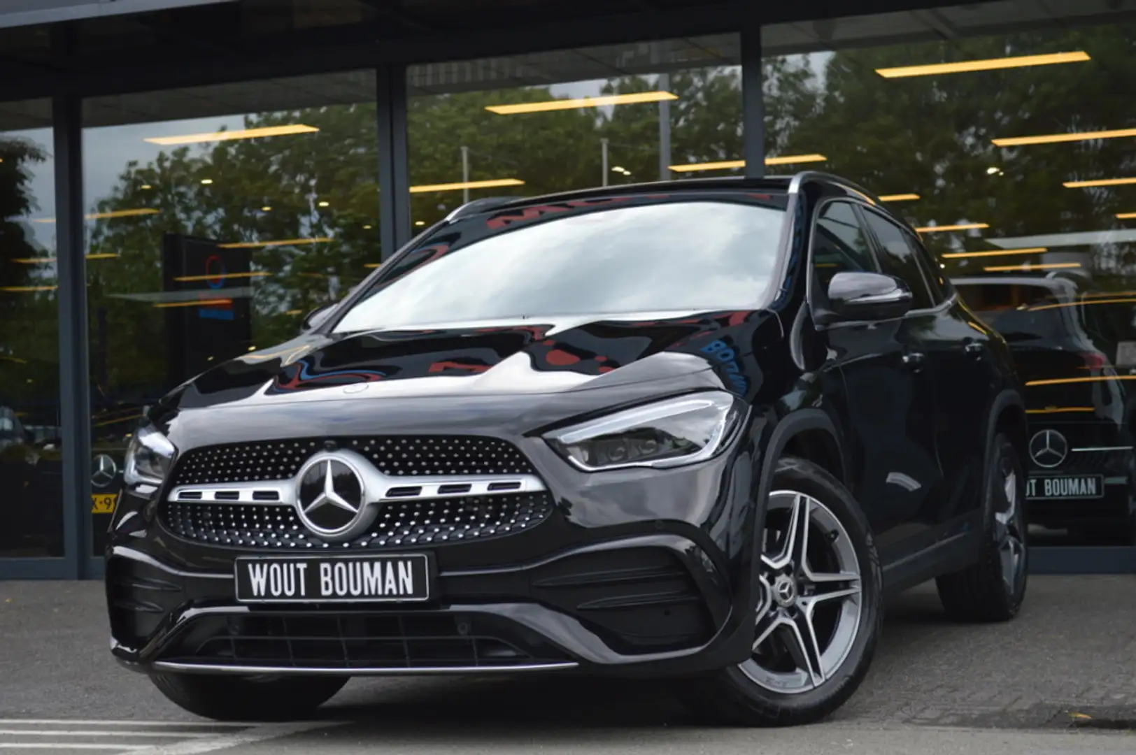 Mercedes-Benz GLA 250 e AMG Led Panorama Memory Camera 360 Keyless Pdc Fekete - 1