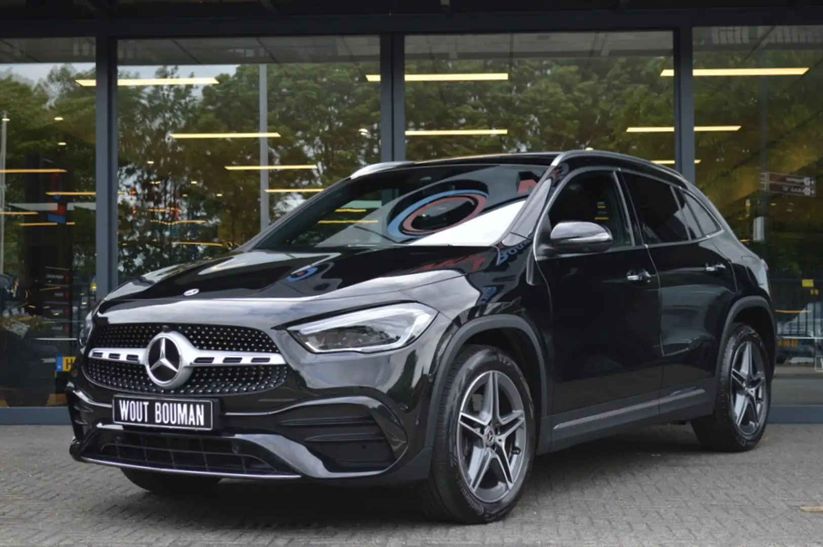 Mercedes-Benz GLA 250 e AMG Led Panorama Memory Camera 360 Keyless Pdc Fekete - 2