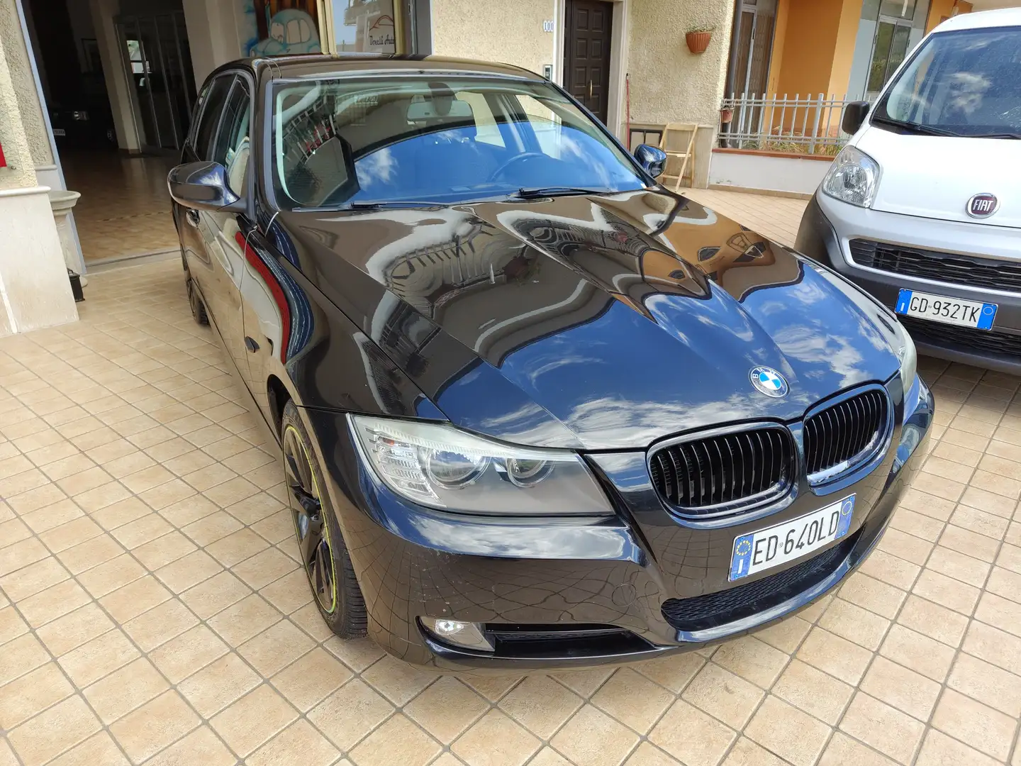 BMW 318 318d Touring 2.0 Attiva 143cv FL Schwarz - 2
