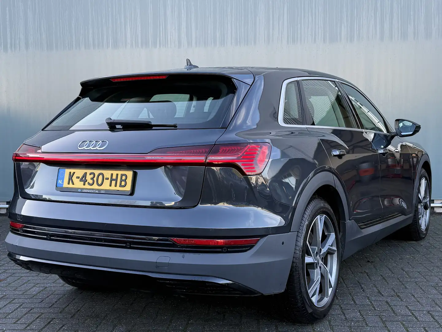 Audi e-tron BWJ 2020 55 408 PK quattro edition 95 kWh 20" LMV Grau - 2