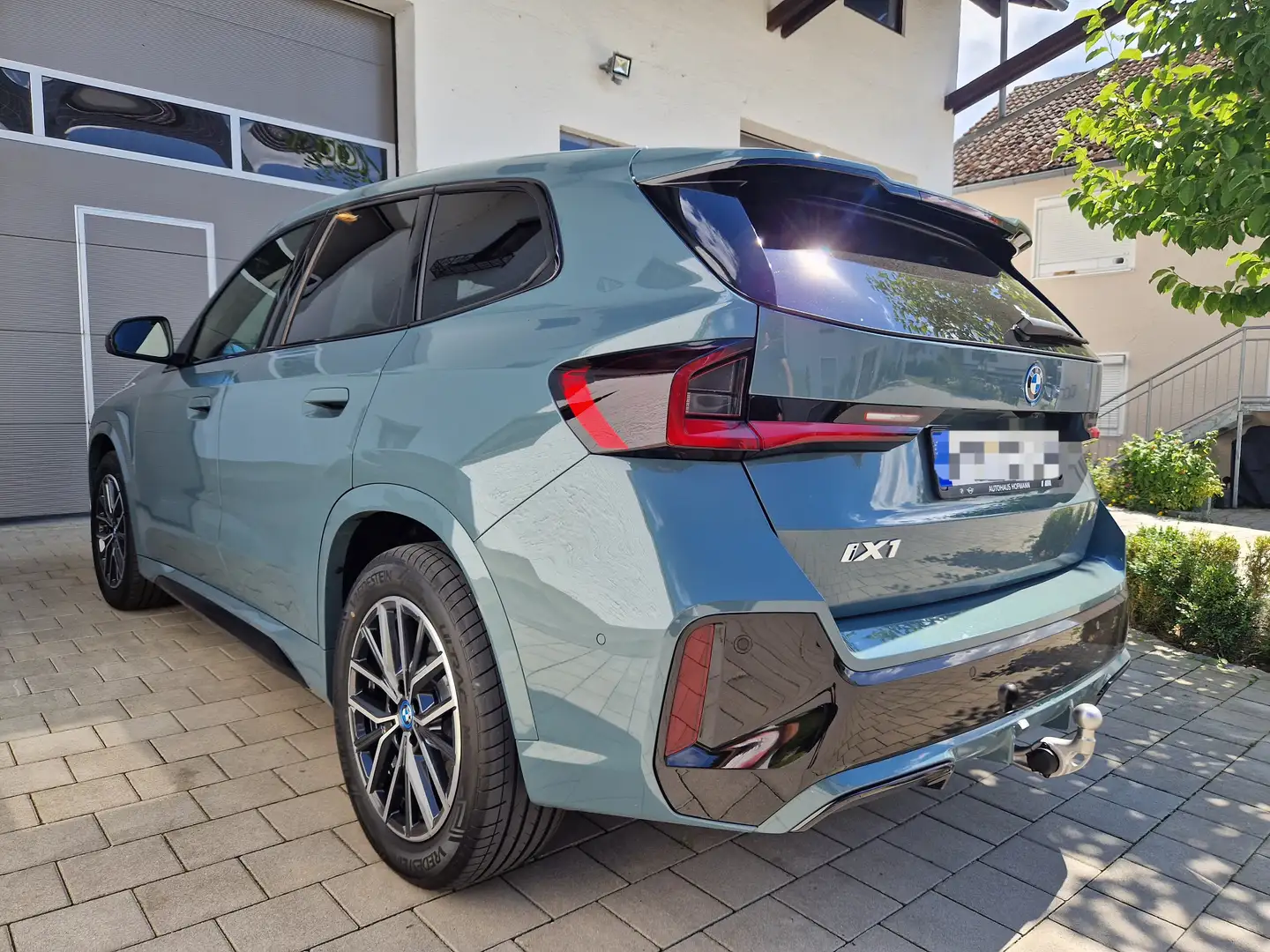 BMW iX1 eDrive20 M-Sport AHK 100% Batteriekapazität Grün - 1
